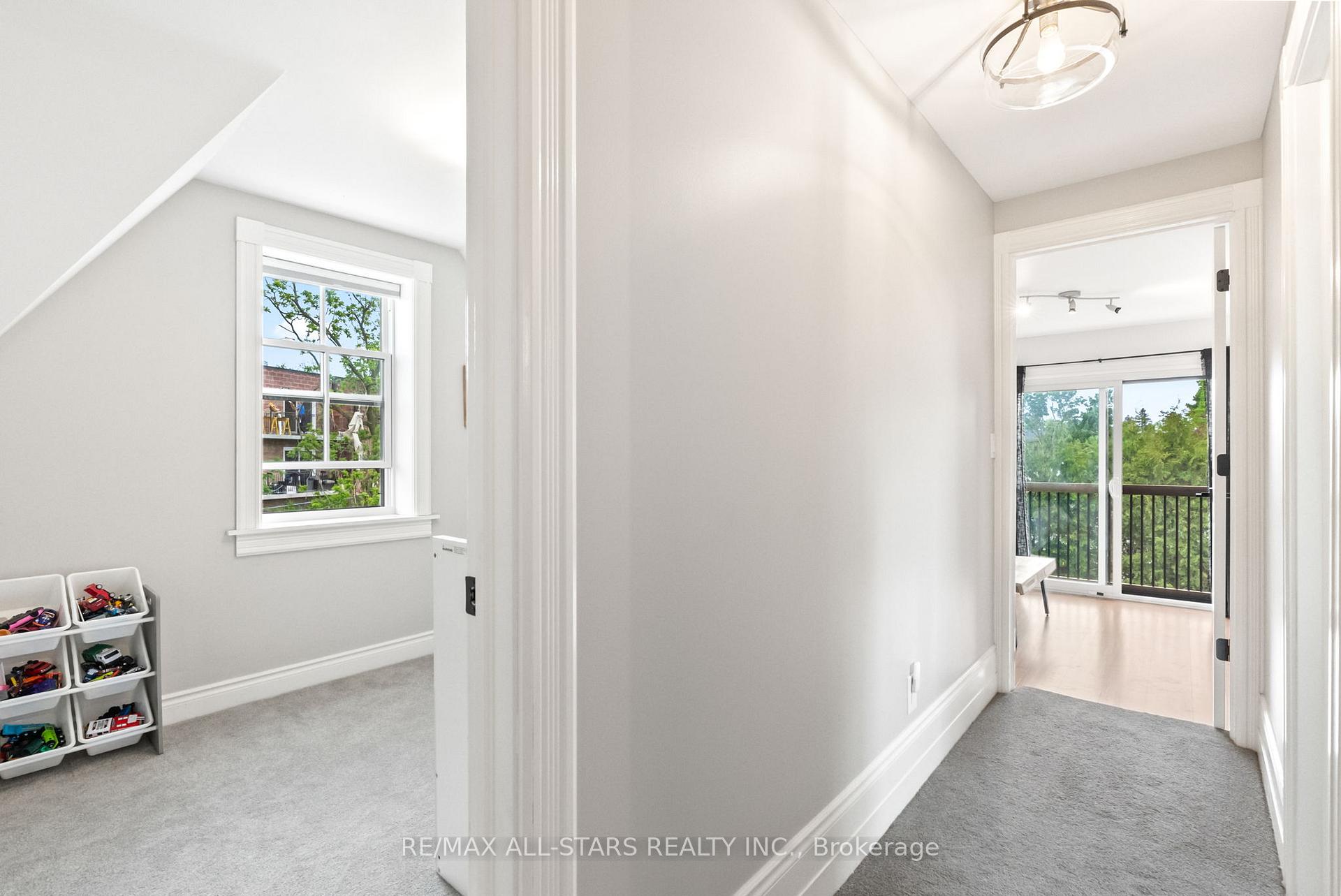 Photo 31 of 31 King Street W, Uxbridge — HOMEH