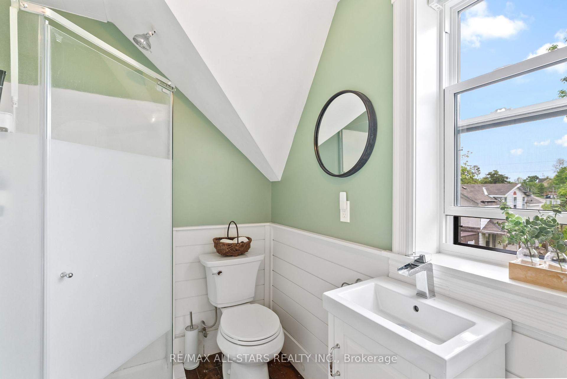 Photo 33 of 31 King Street W, Uxbridge — HOMEH