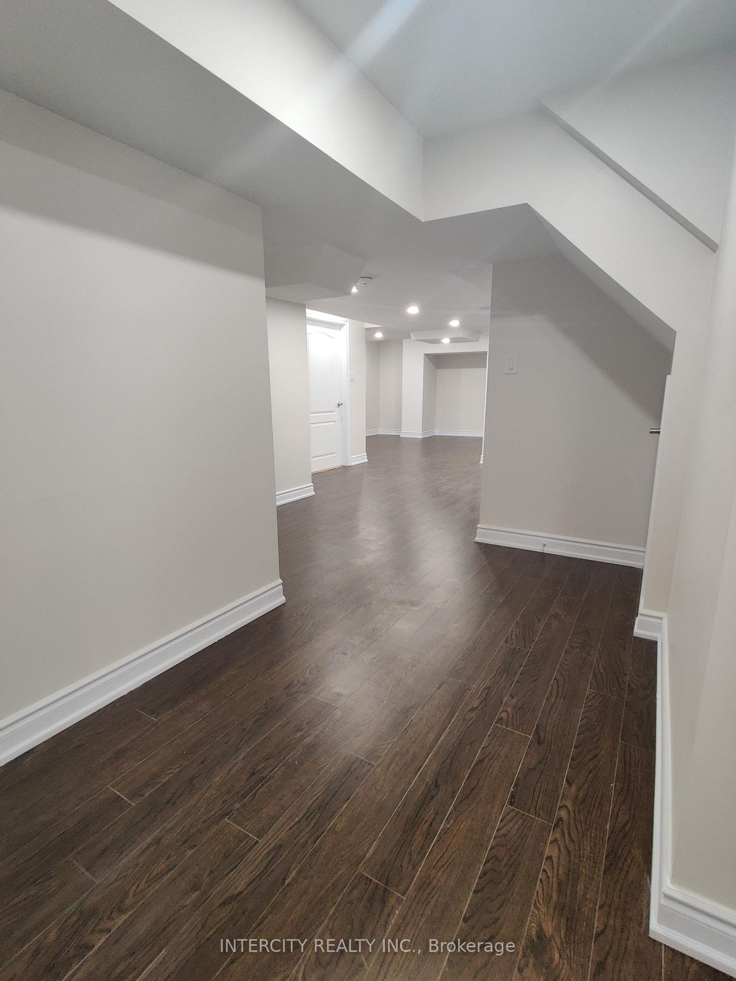 Photo 3 of 8 Mccourt Drive, Ajax, South East — HOMEH
