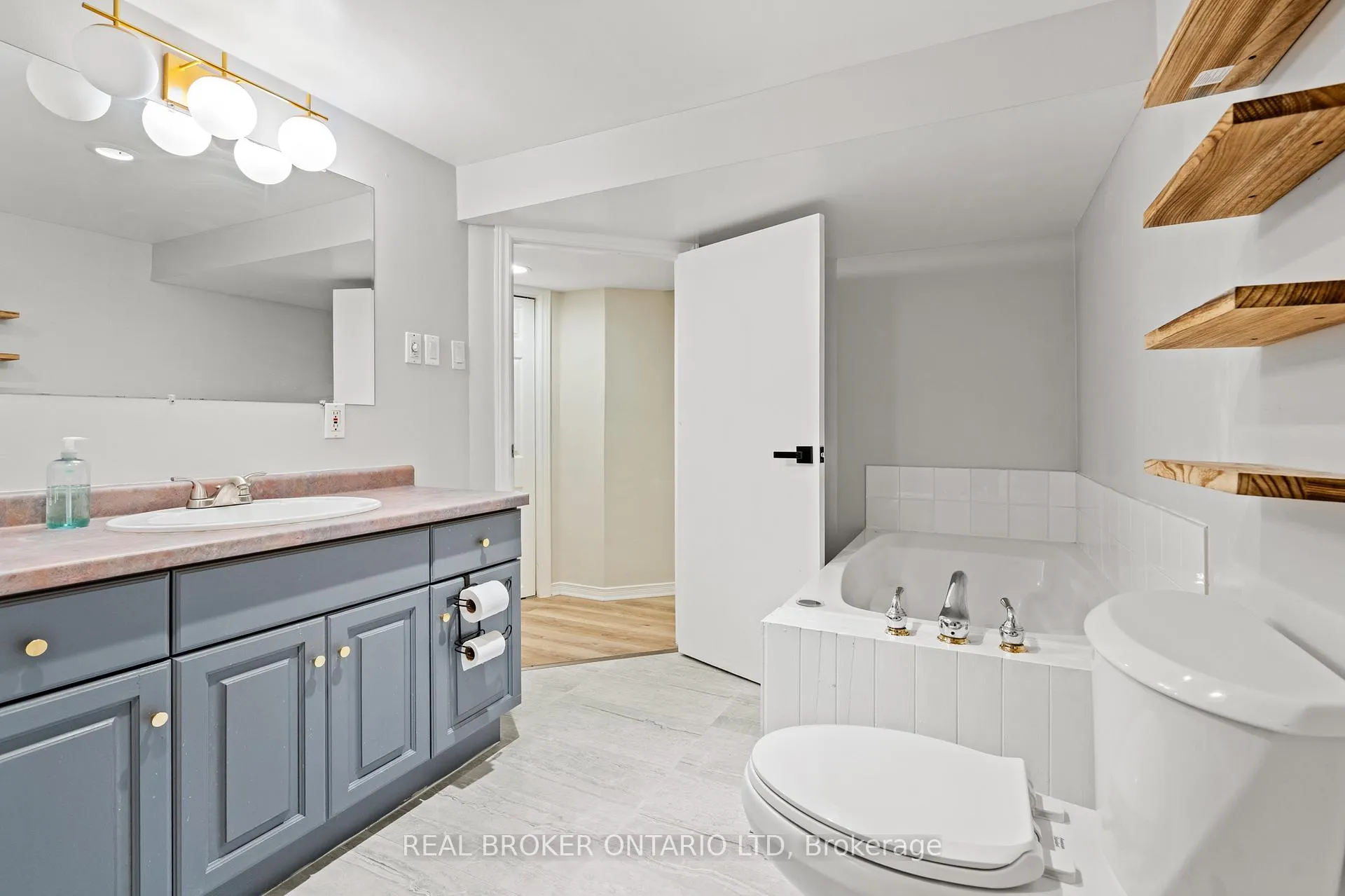 Photo 8 of Unit 2, 13 Thornton Street, Welland, Dain City — HOMEH
