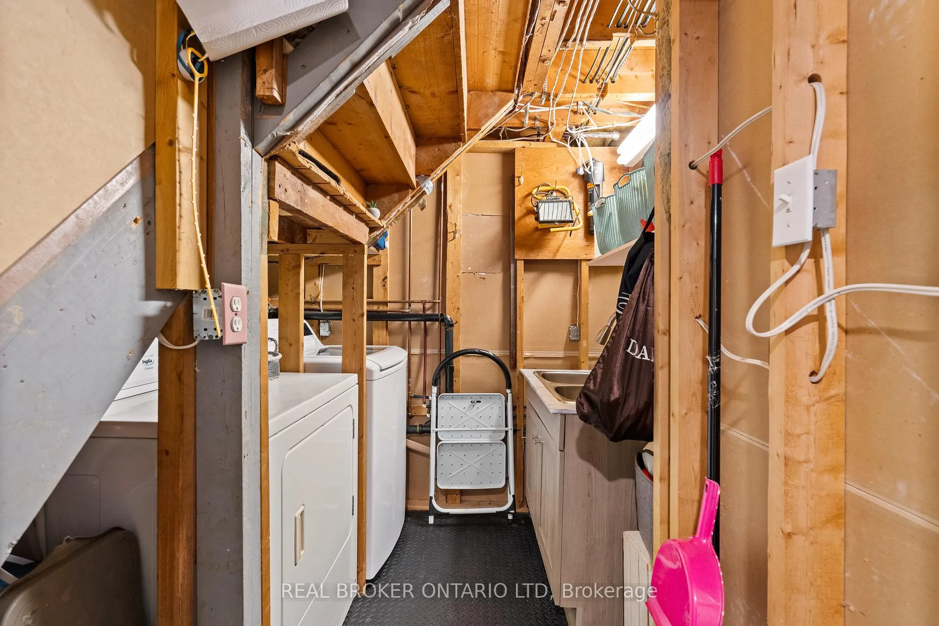 Photo 13 of Unit 2, 13 Thornton Street, Welland, Dain City — HOMEH