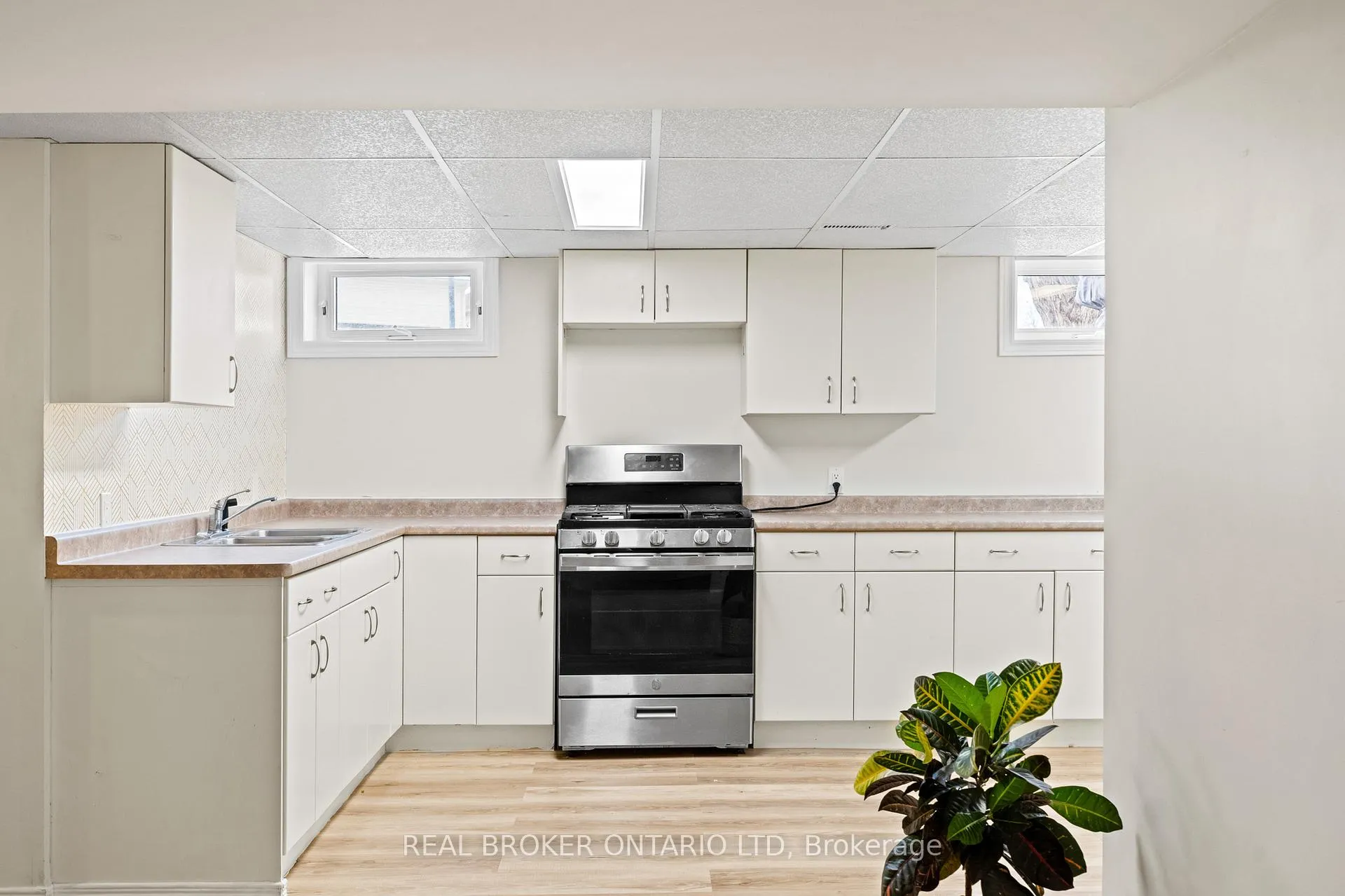 Photo 14 of Unit 2, 13 Thornton Street, Welland, Dain City — HOMEH