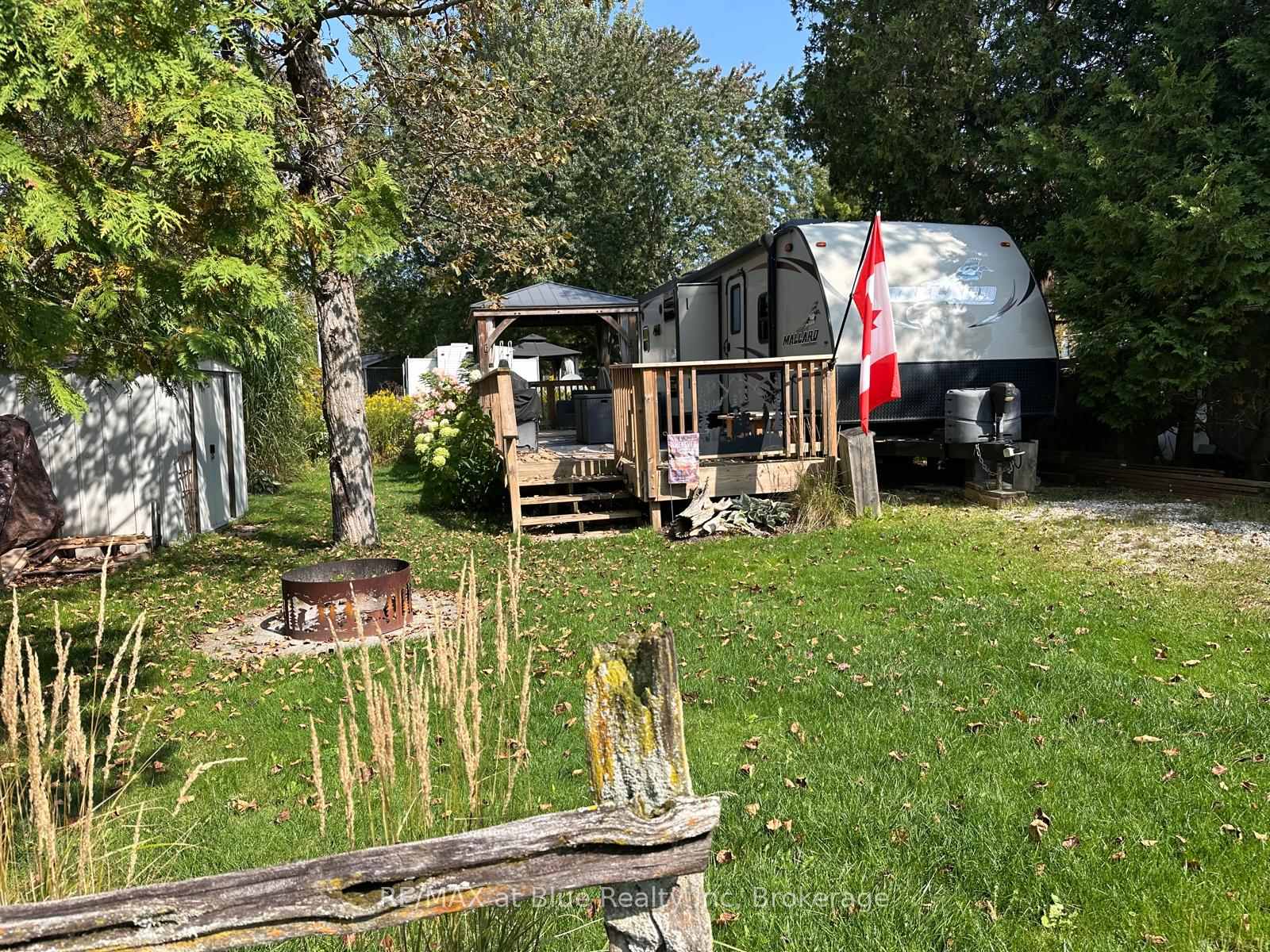 Front of Unit T 2, 7489 Sideroad 5 E