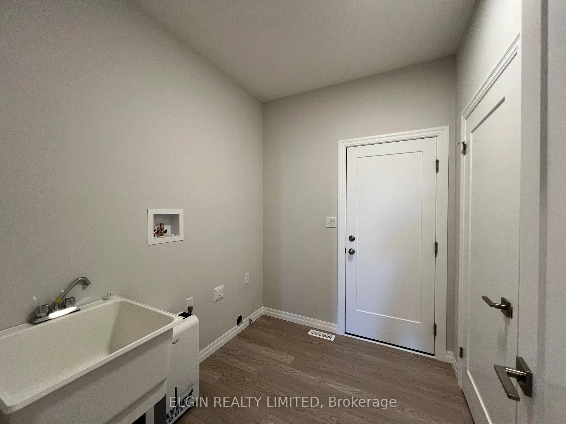 Photo 11 of 57 Willow Drive, Aylmer — HOMEH