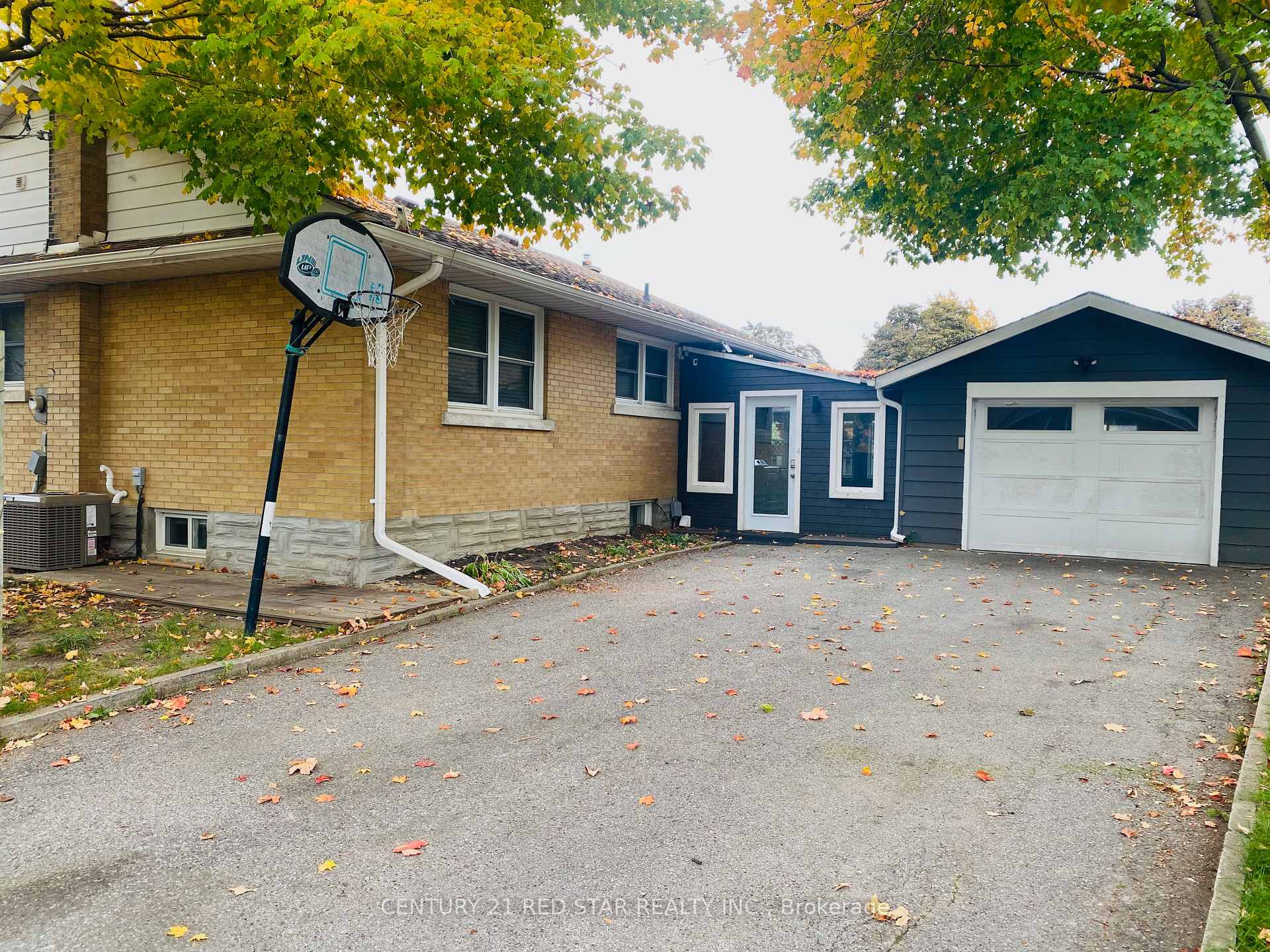 Front of 107 Ellis Crescent S