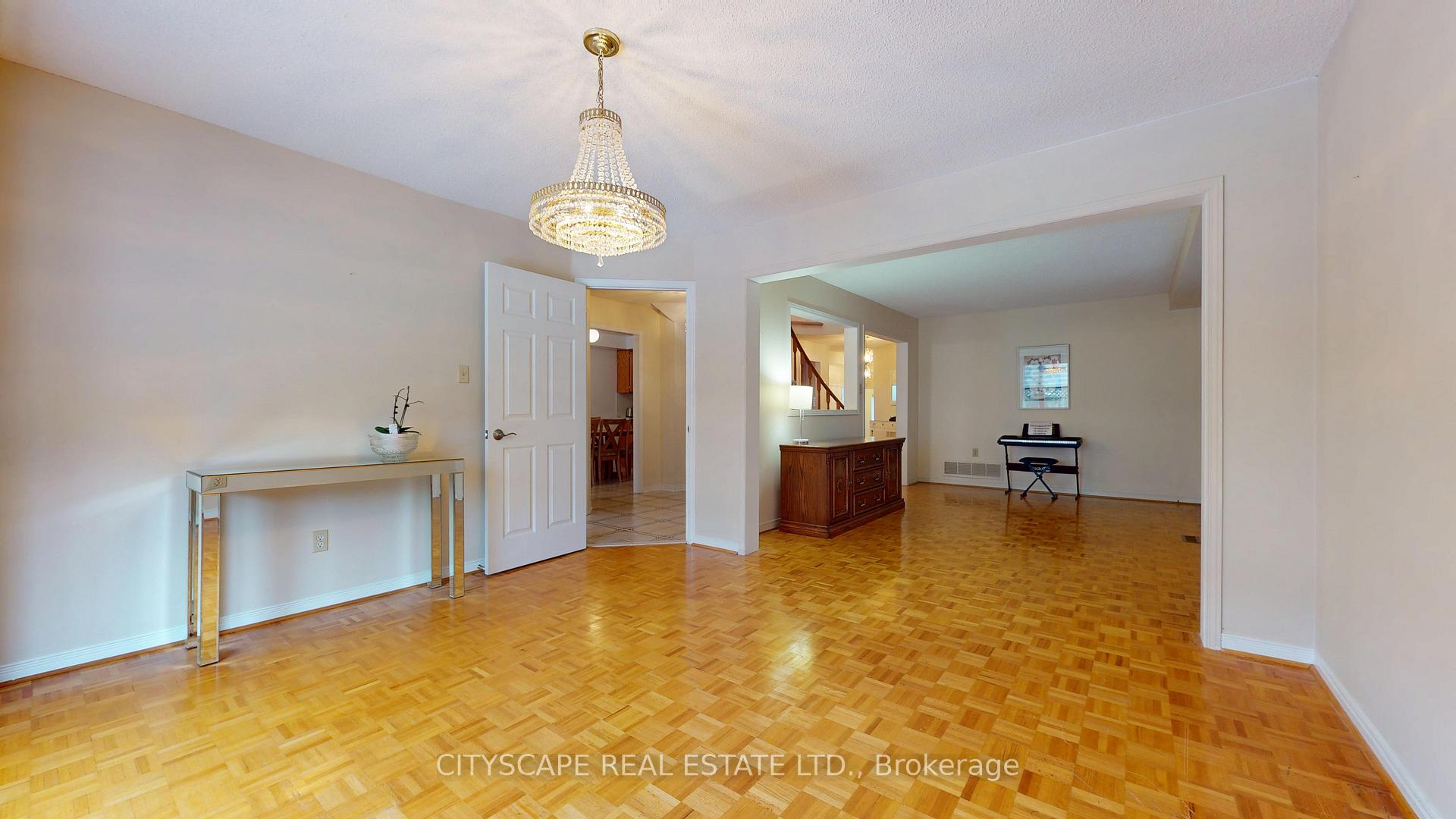 Photo 10 of 67 Brickstone Circle, Vaughan, Brownridge — HOMEH