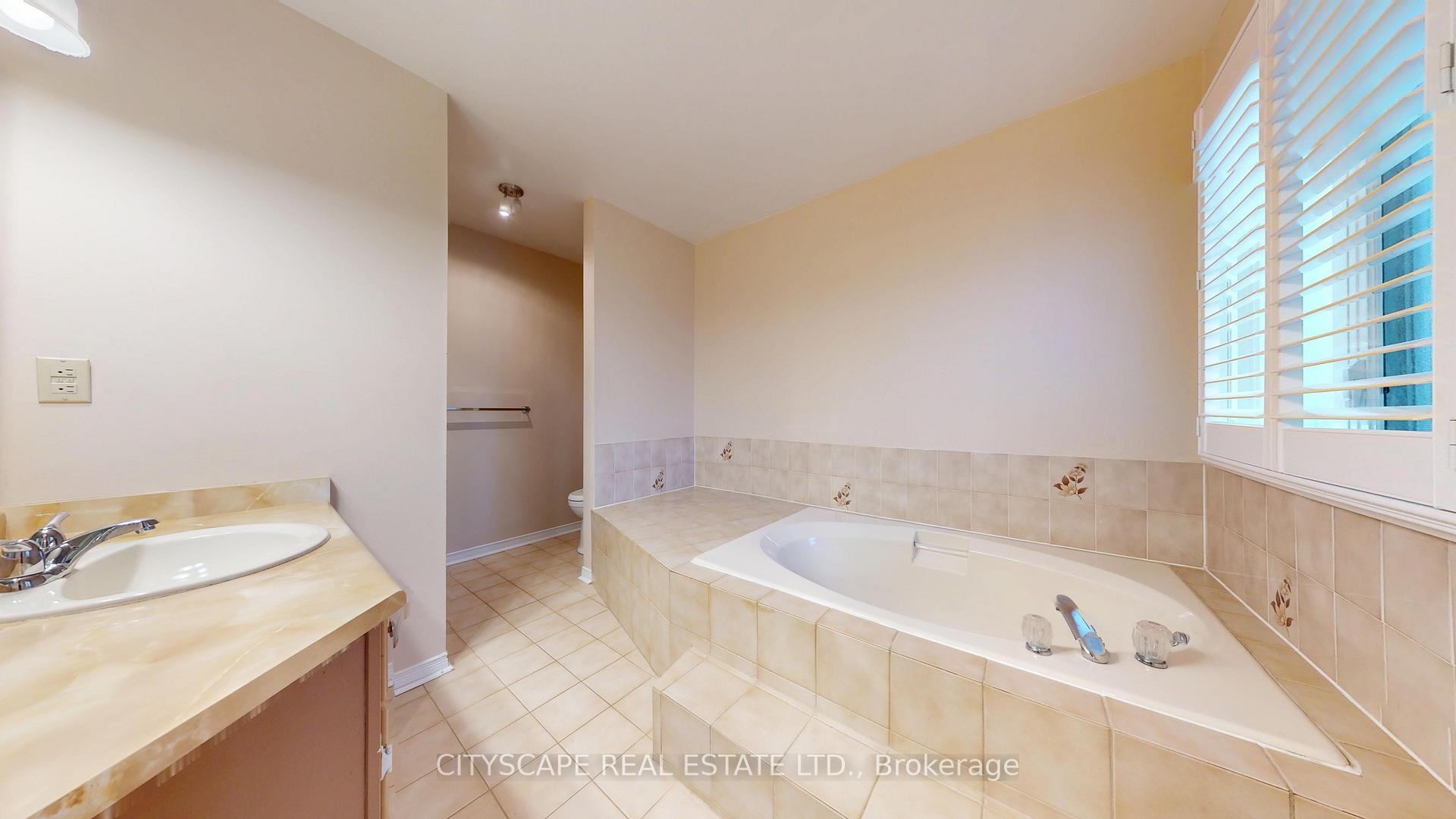 Photo 41 of 67 Brickstone Circle, Vaughan, Brownridge — HOMEH