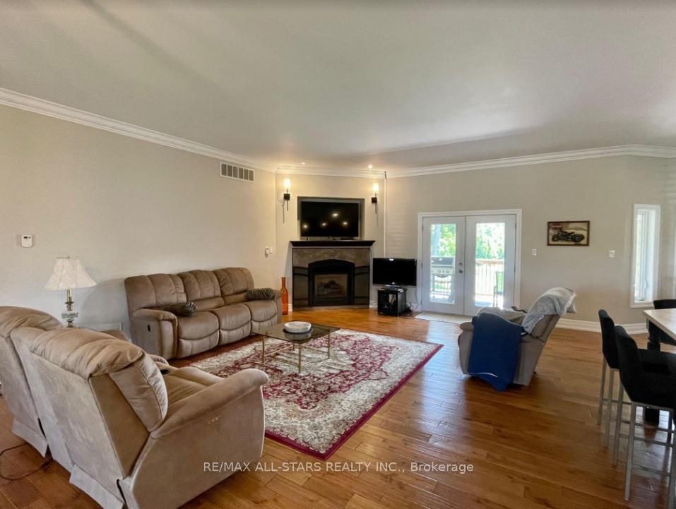 Photo 4 of 349 Zephyr Road, Uxbridge, Rural Uxbridge — HOMEH
