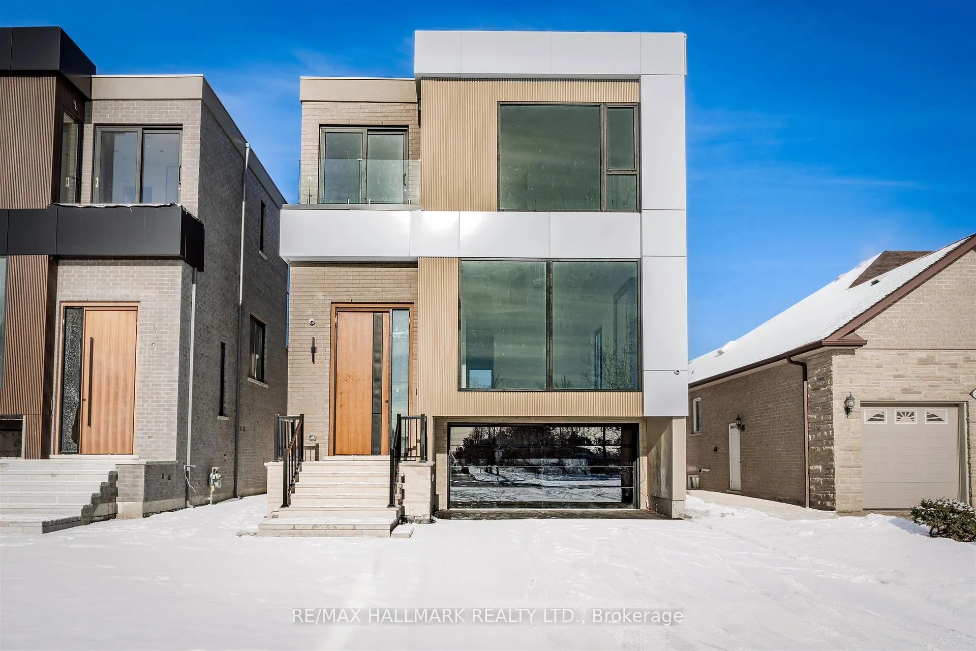 Photo 1 of 230 Townsgate Drive, Vaughan, Crestwood-Springfarm-Yorkhill — HOMEH