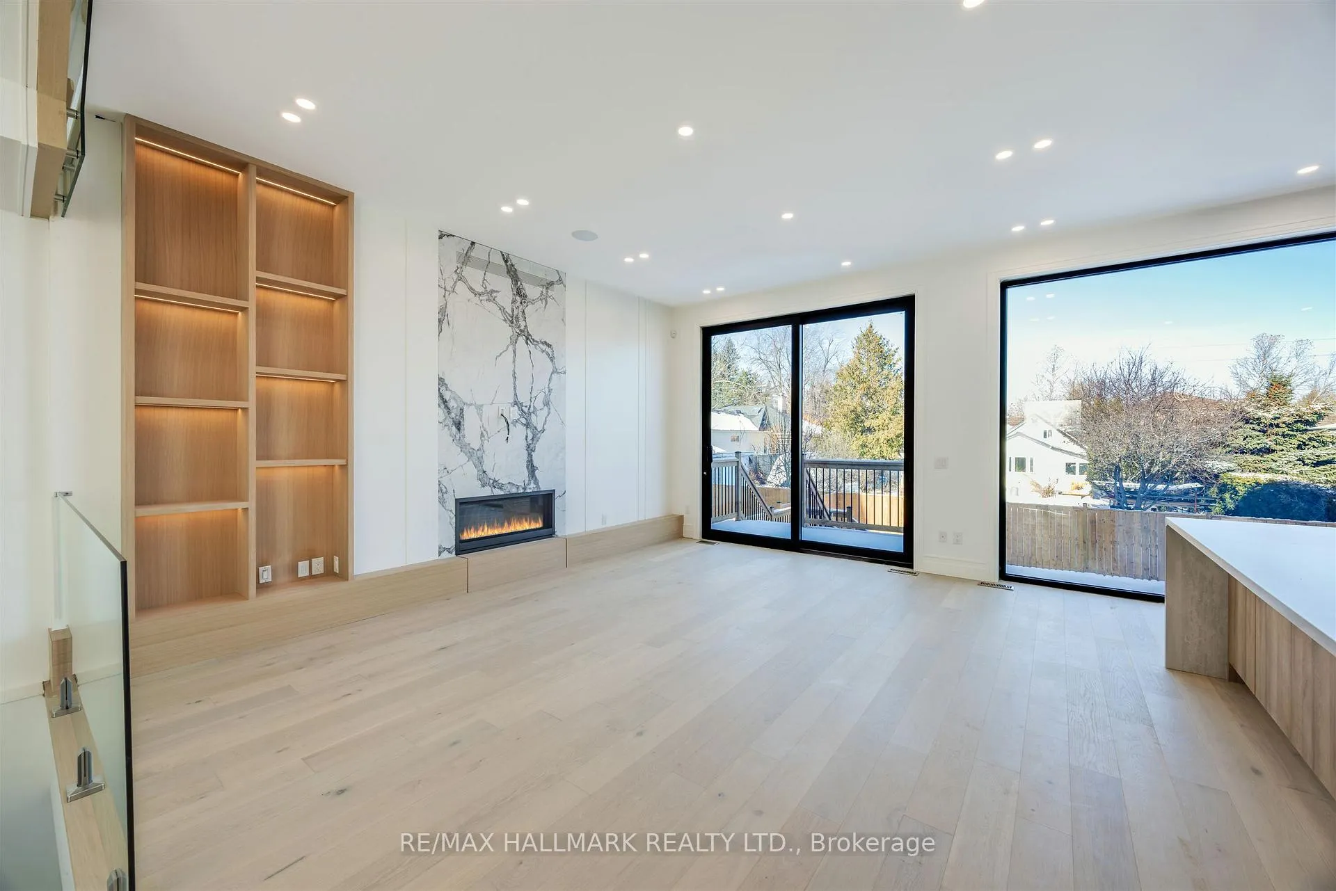 Photo 13 of 230 Townsgate Drive, Vaughan, Crestwood-Springfarm-Yorkhill — HOMEH