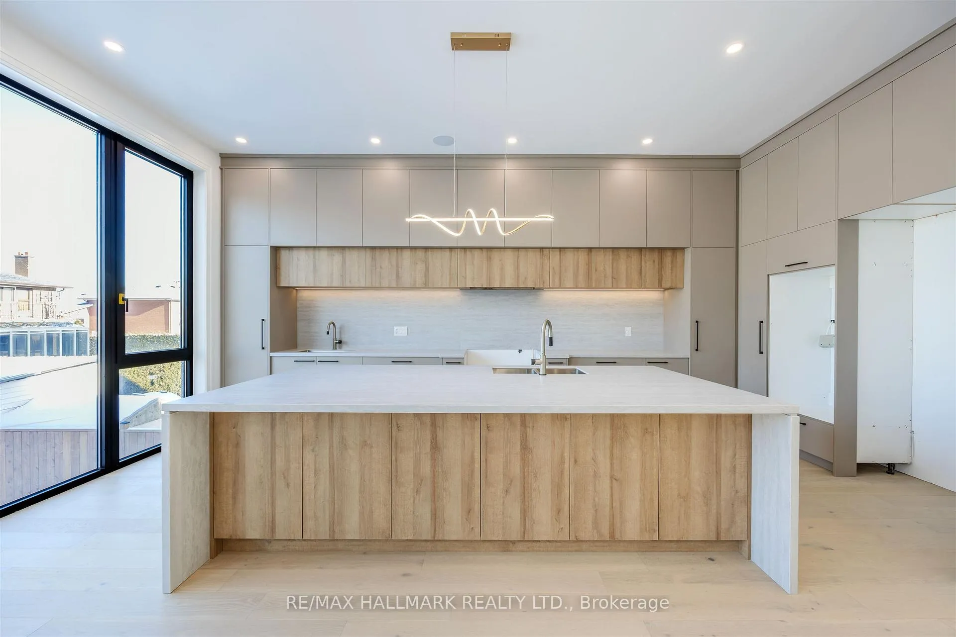 Photo 18 of 230 Townsgate Drive, Vaughan, Crestwood-Springfarm-Yorkhill — HOMEH