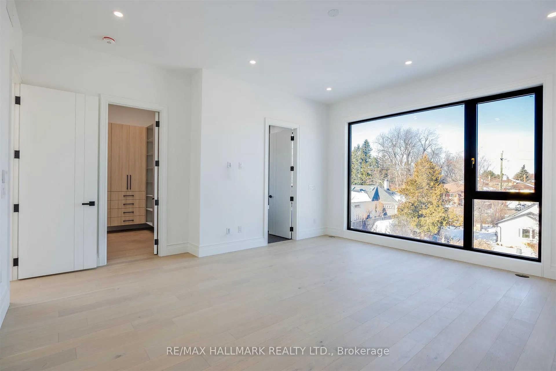 Photo 21 of 230 Townsgate Drive, Vaughan, Crestwood-Springfarm-Yorkhill — HOMEH