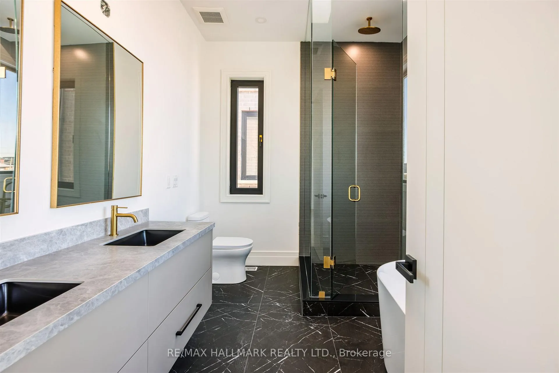 Photo 22 of 230 Townsgate Drive, Vaughan, Crestwood-Springfarm-Yorkhill — HOMEH