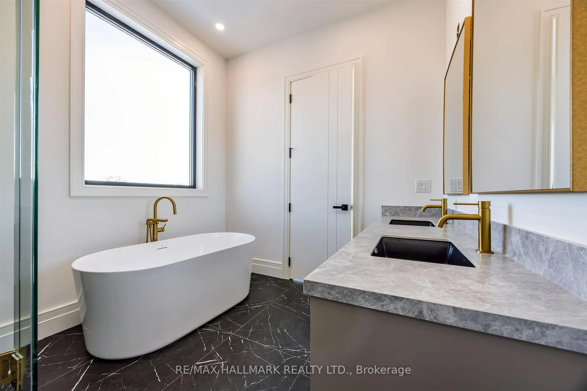Photo 23 of 230 Townsgate Drive, Vaughan, Crestwood-Springfarm-Yorkhill — HOMEH