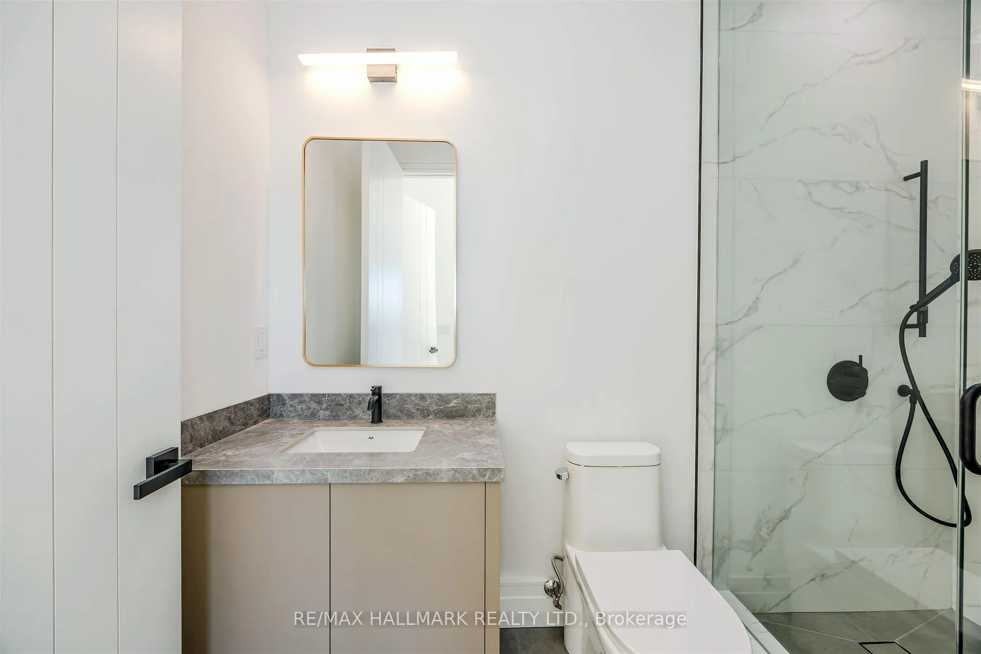 Photo 27 of 230 Townsgate Drive, Vaughan, Crestwood-Springfarm-Yorkhill — HOMEH