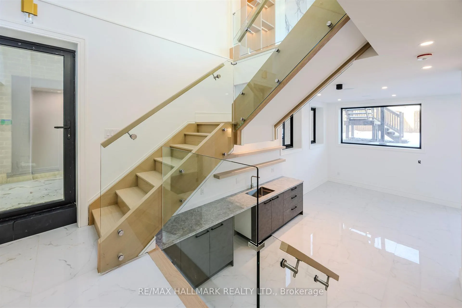 Photo 31 of 230 Townsgate Drive, Vaughan, Crestwood-Springfarm-Yorkhill — HOMEH