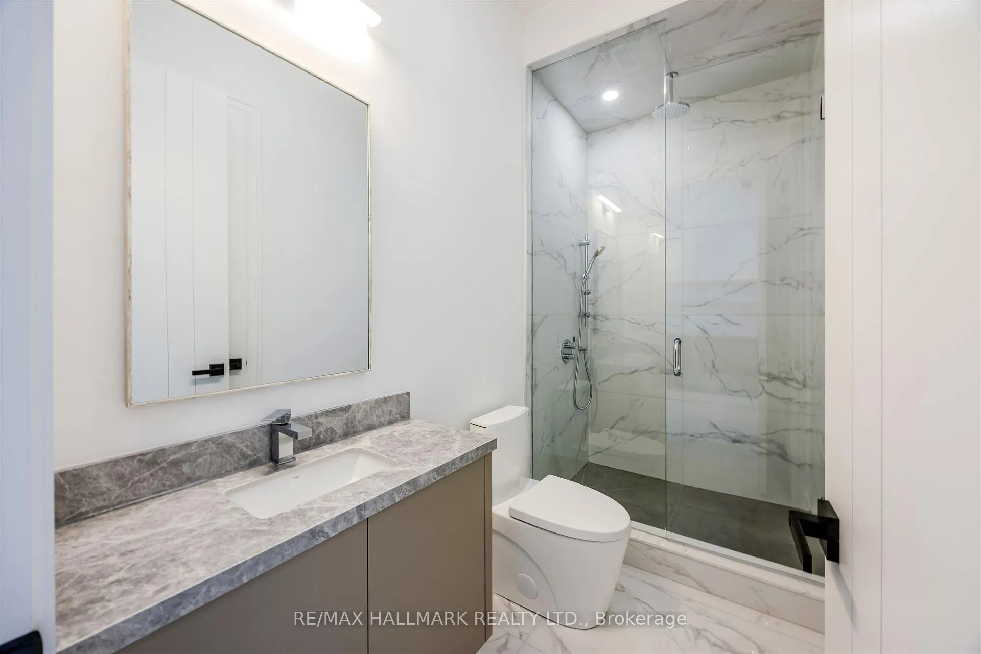 Photo 35 of 230 Townsgate Drive, Vaughan, Crestwood-Springfarm-Yorkhill — HOMEH