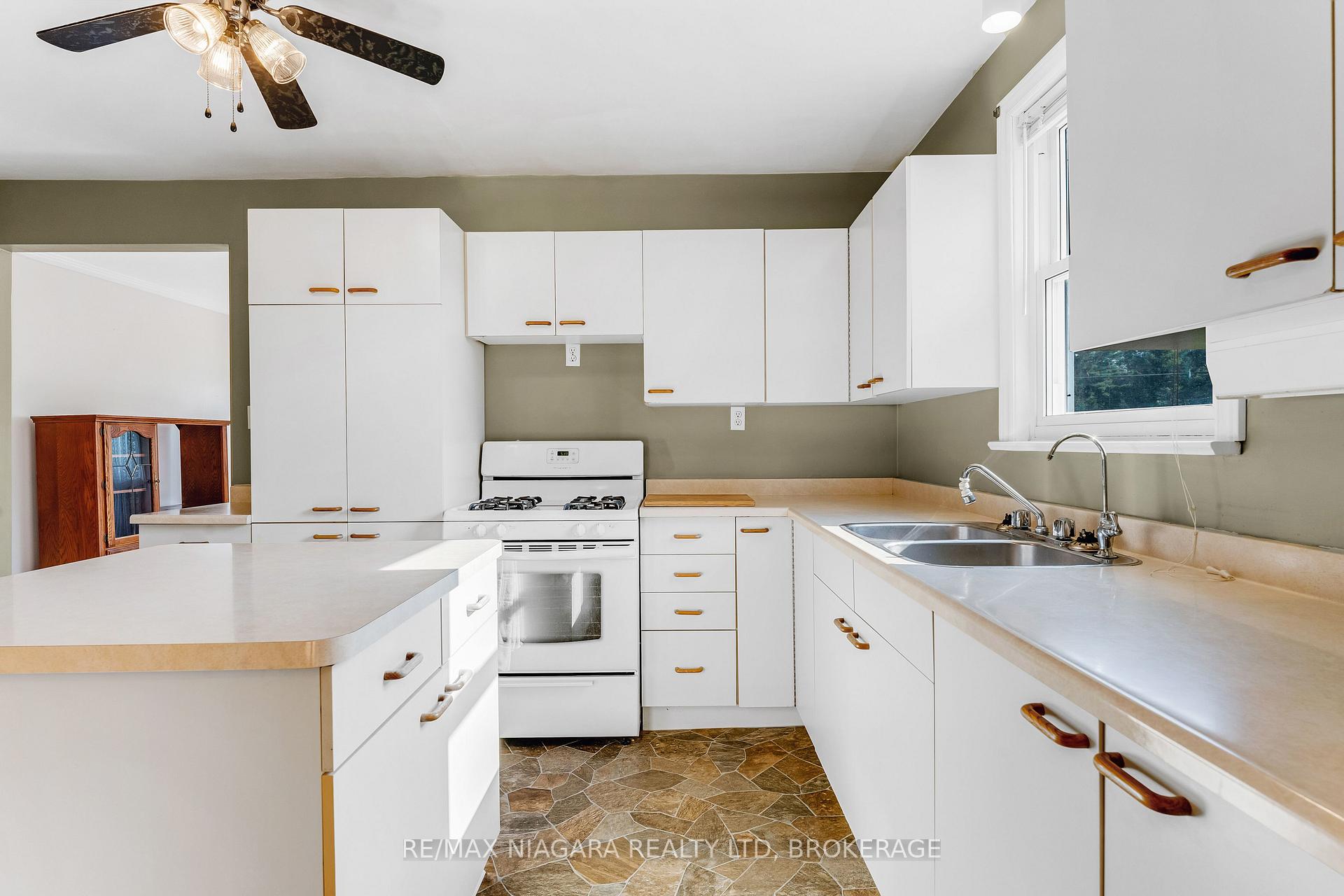 Photo 12 of 42574 3 Highway, Wainfleet, Marshville/Winger — HOMEH
