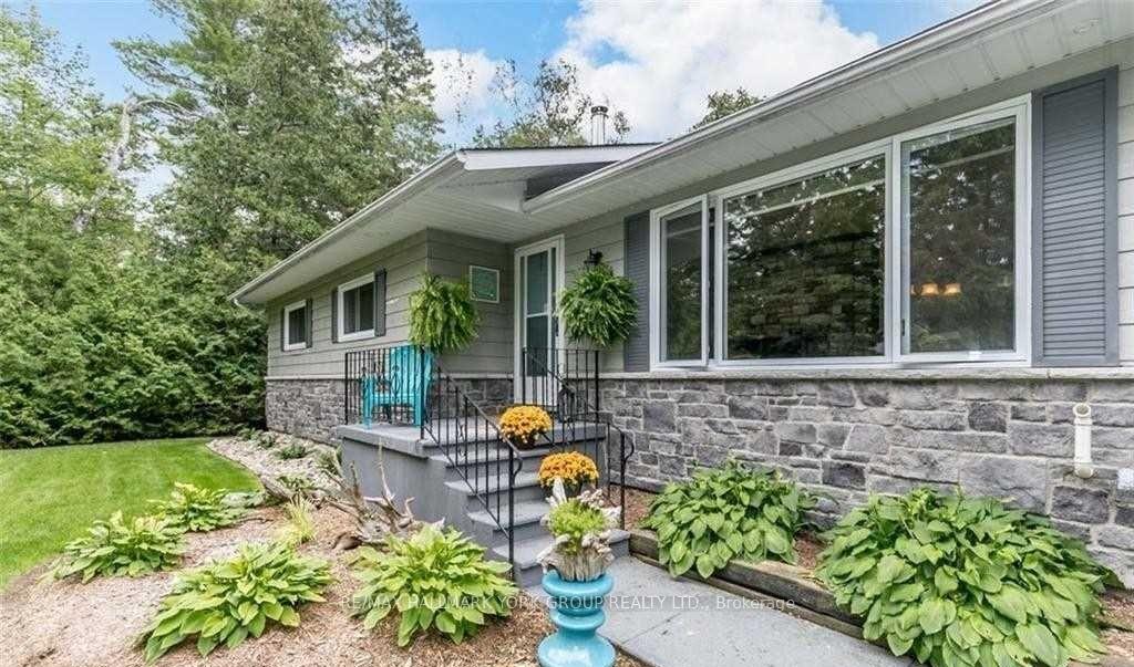 Photo 4 of 52 Birchwood Trail, Wasaga Beach — HOMEH