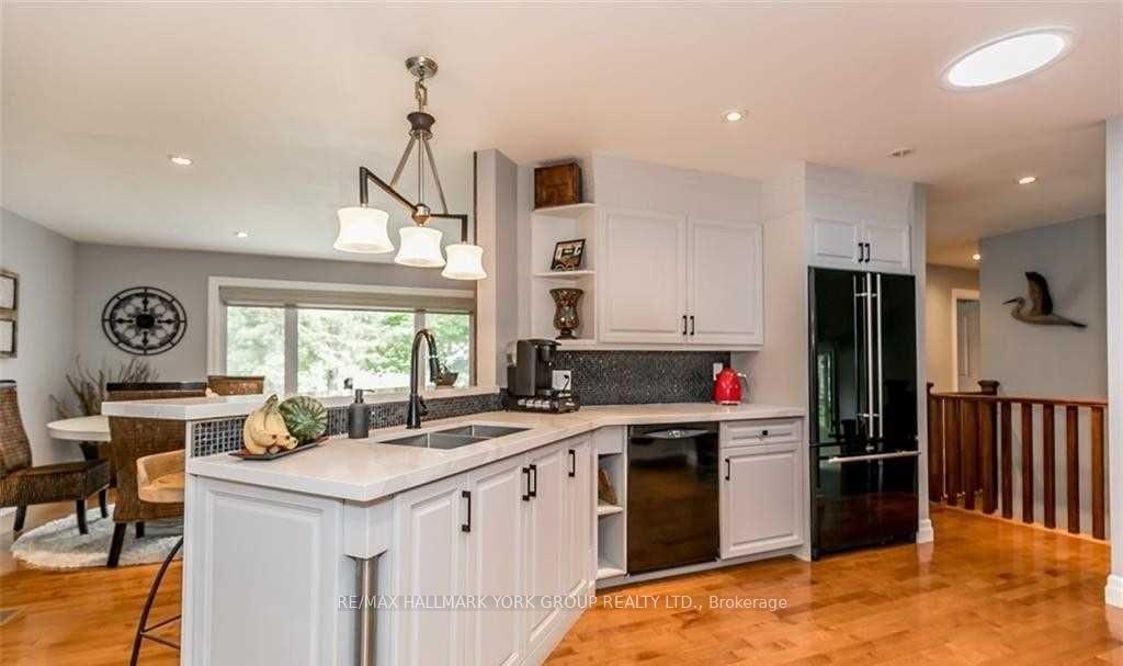 Photo 10 of 52 Birchwood Trail, Wasaga Beach — HOMEH