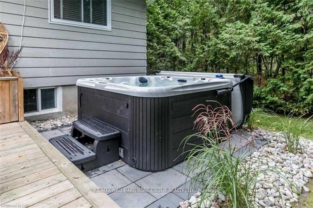 Photo 23 of 52 Birchwood Trail, Wasaga Beach — HOMEH