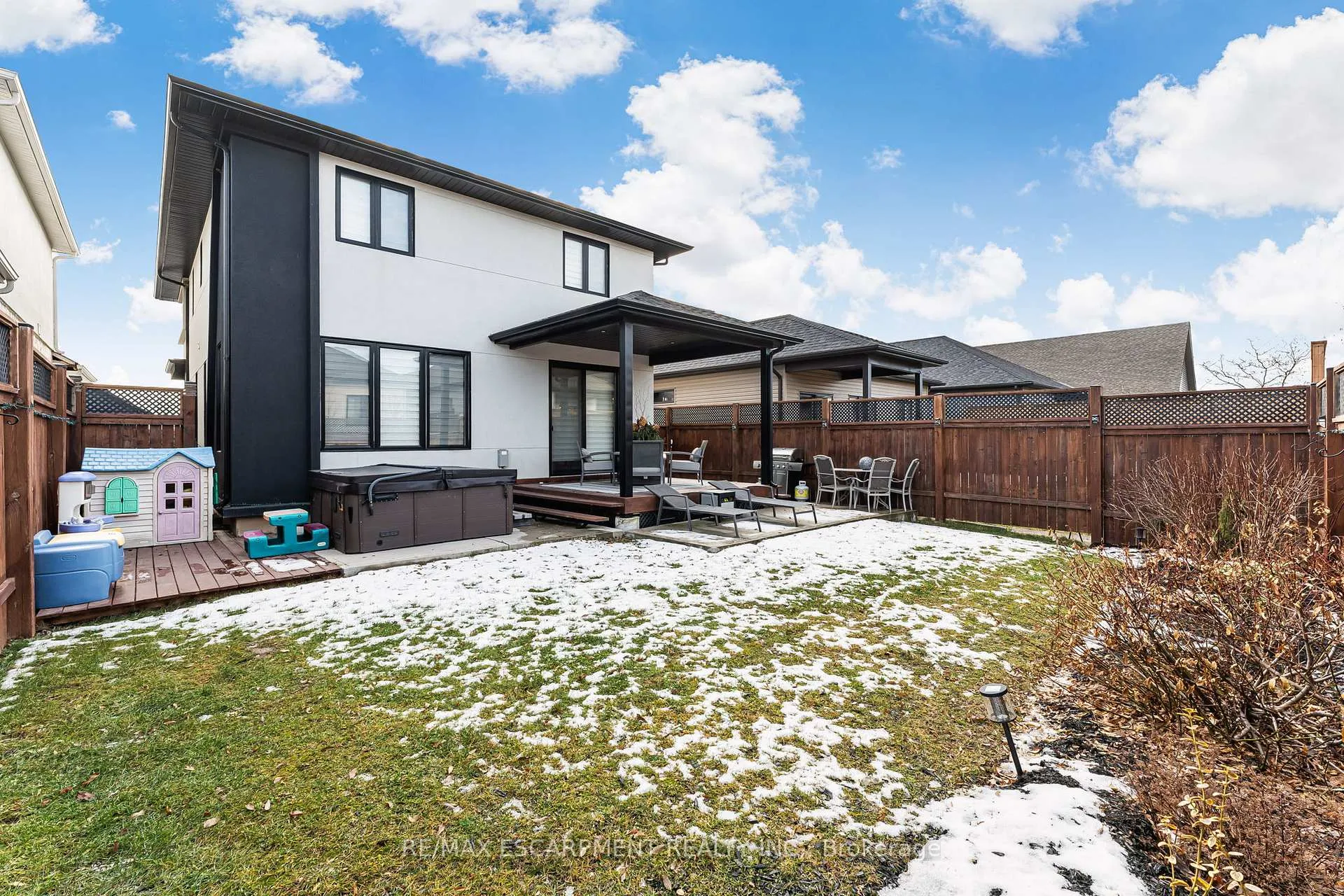 Photo 1 of 14 Willowbrook Drive, Welland, West Welland — HOMEH