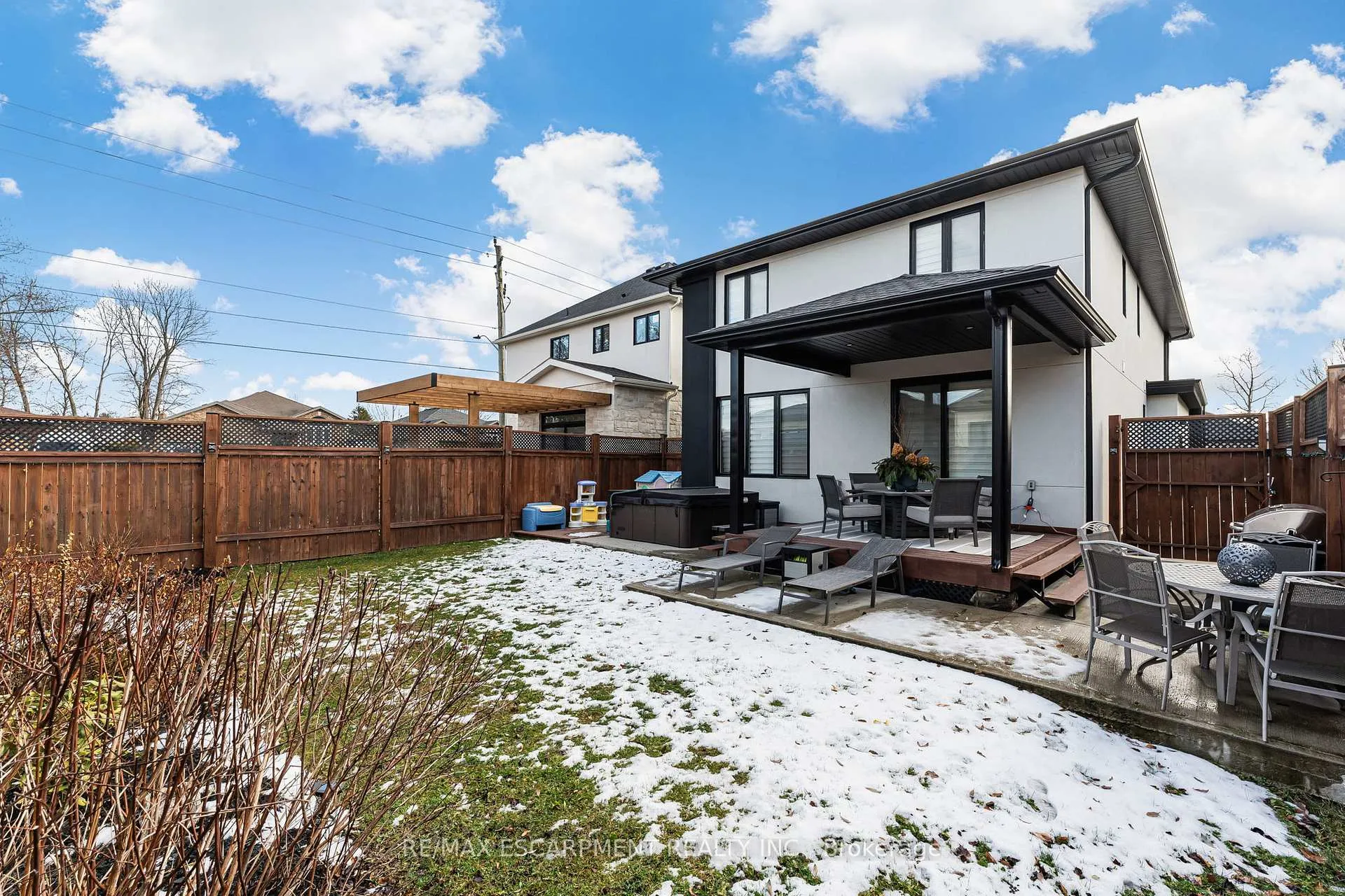 Photo 39 of 14 Willowbrook Drive, Welland, West Welland — HOMEH