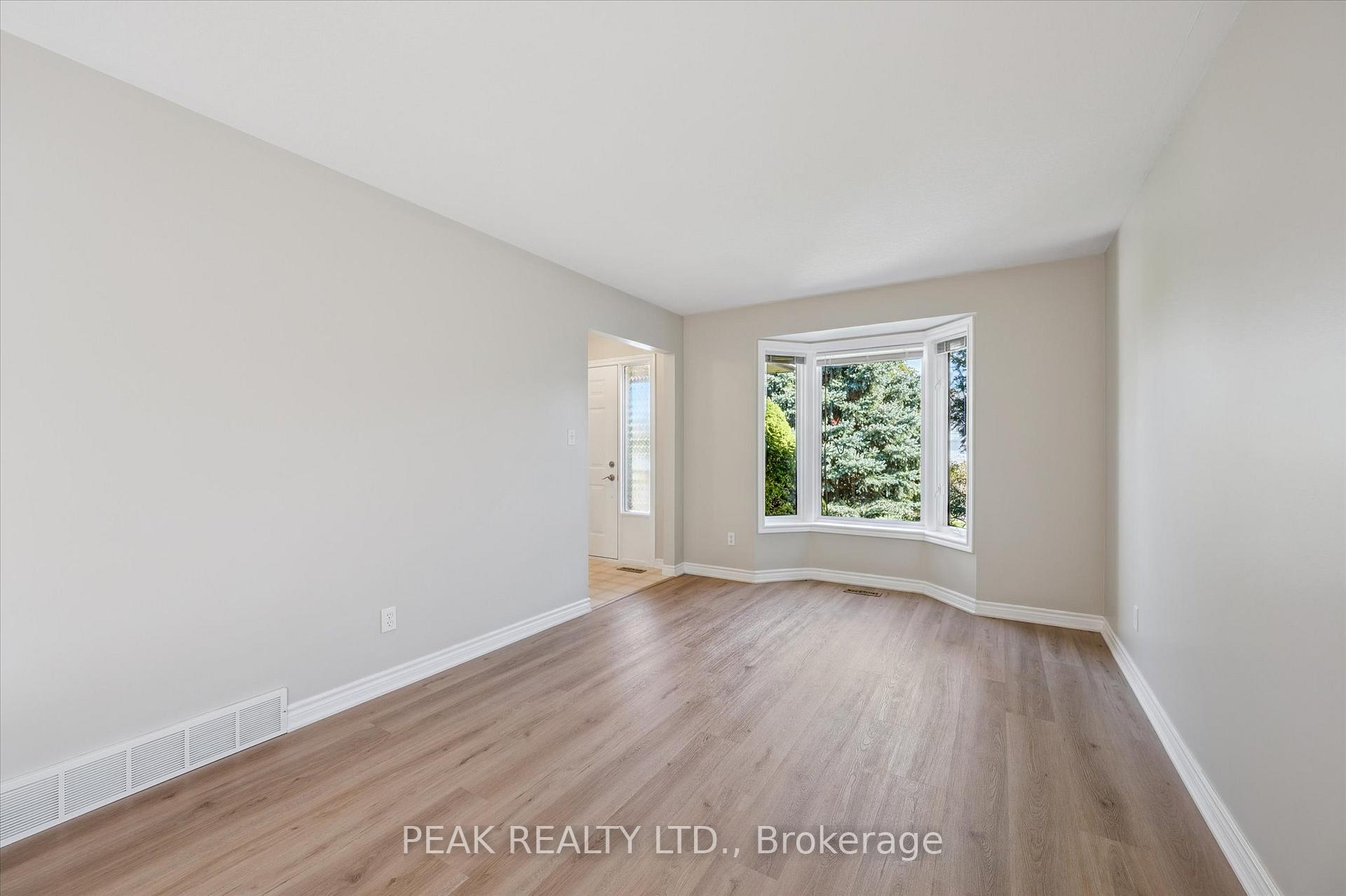 Photo 8 of 359 Westvale Drive, Waterloo — HOMEH