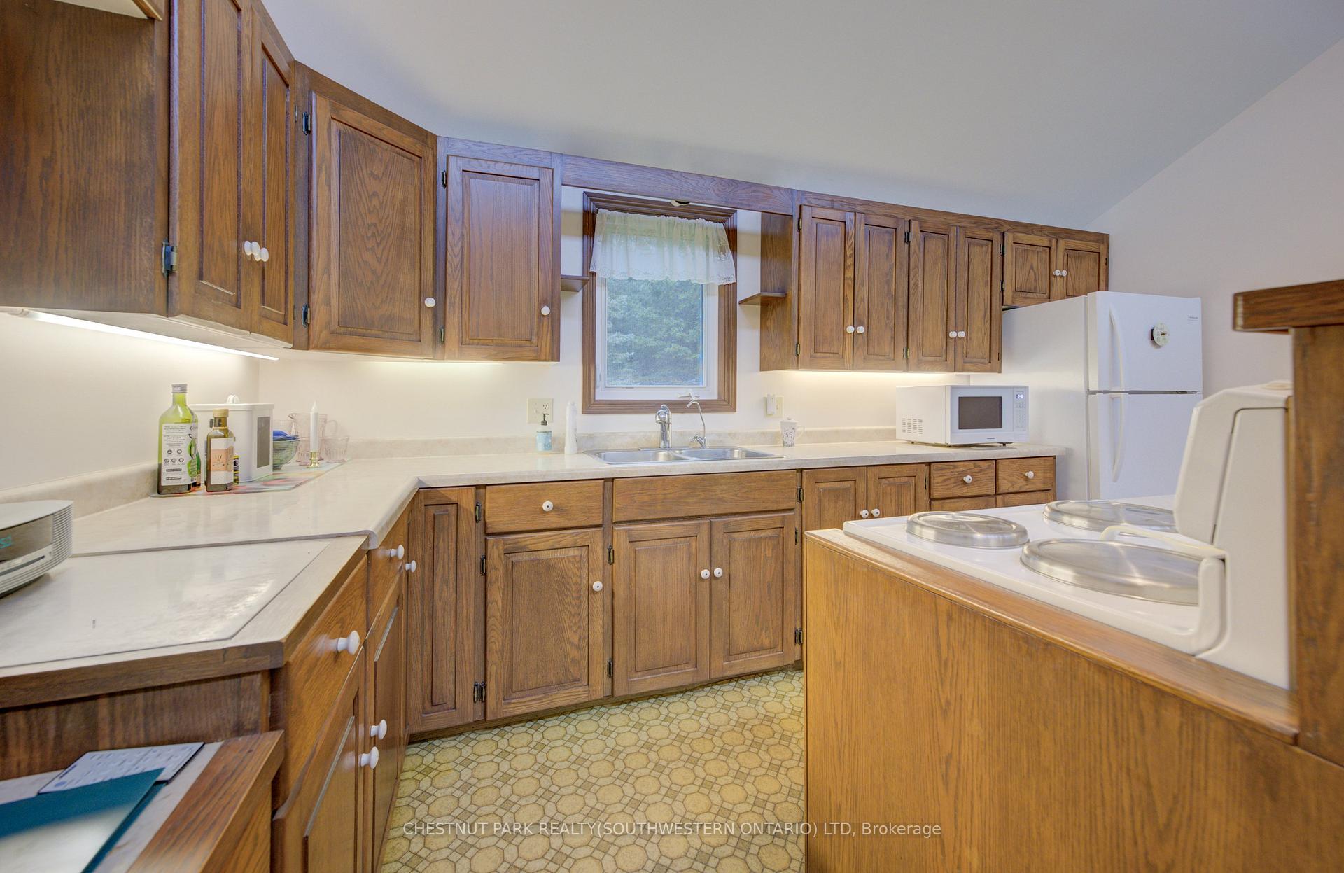 Photo 10 of 2060 Moser-Young Road, Wellesley — HOMEH