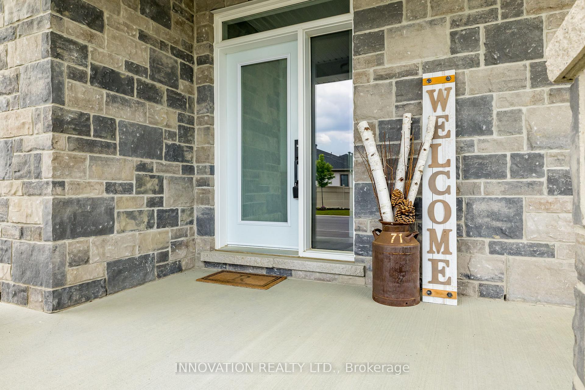 Photo 10 of 23 Mac Beattie Drive, Arnprior — HOMEH