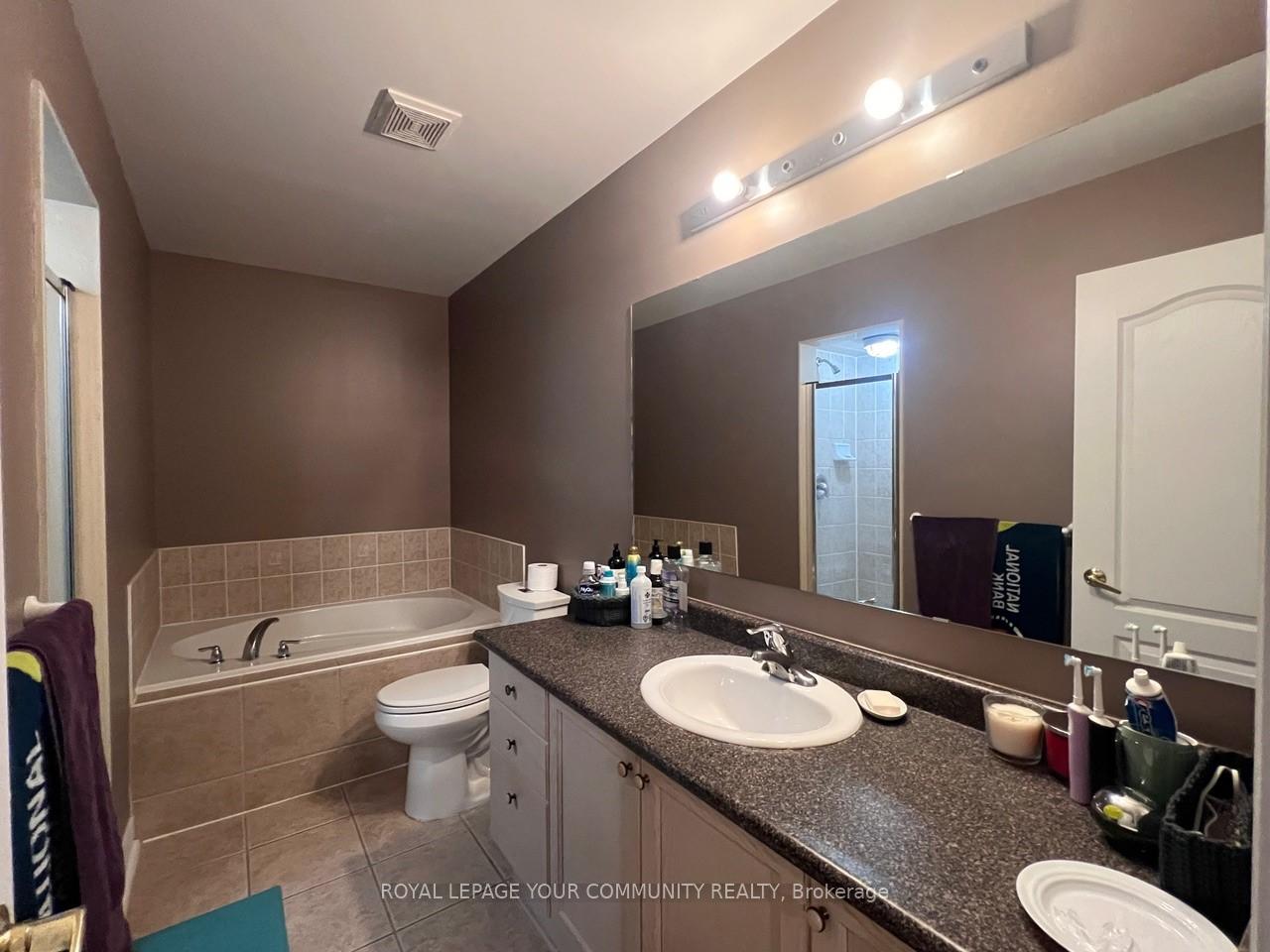 Photo 2 of 140 Mistywood Crescent, Vaughan, Patterson — HOMEH