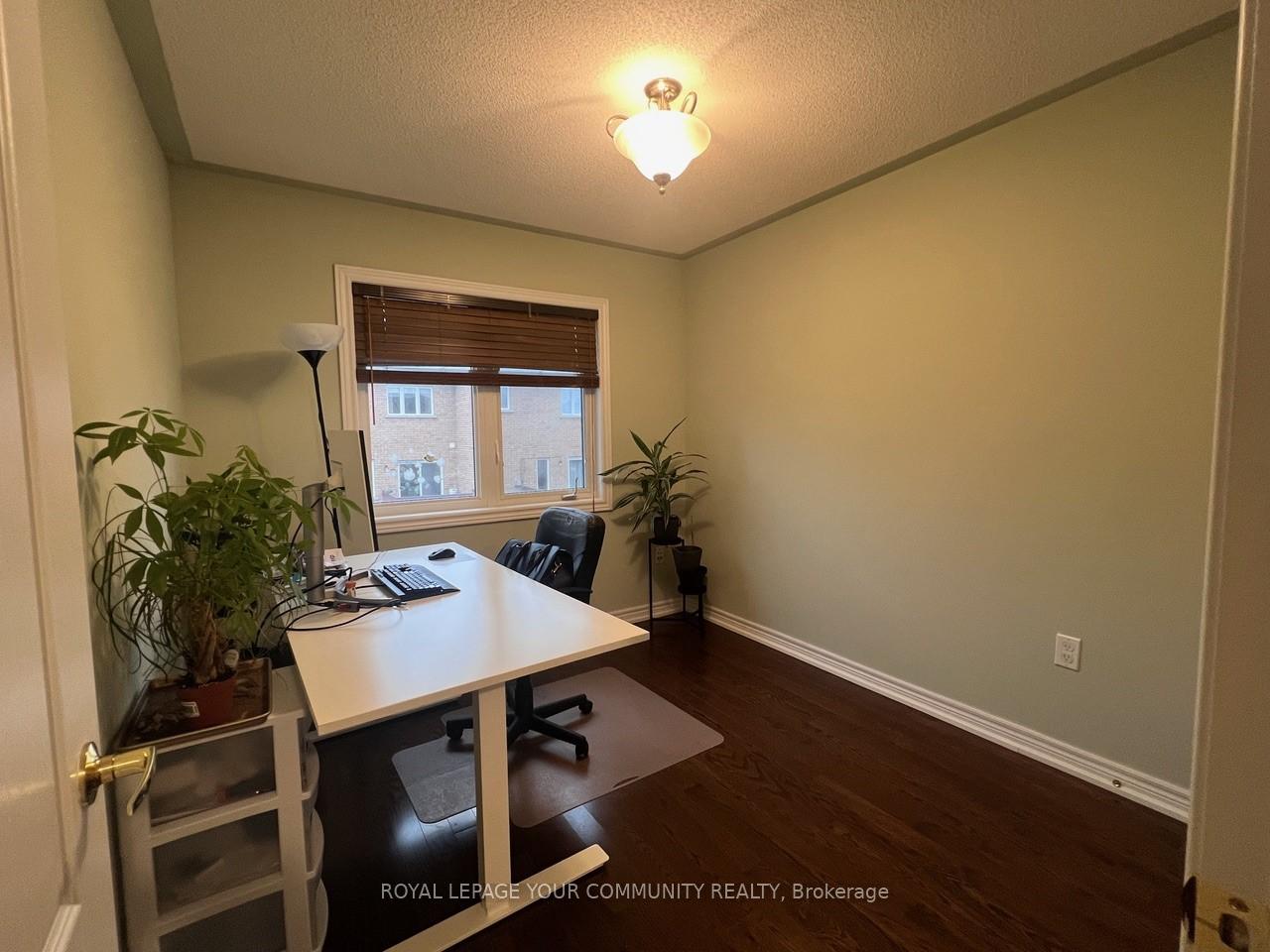 Photo 3 of 140 Mistywood Crescent, Vaughan, Patterson — HOMEH