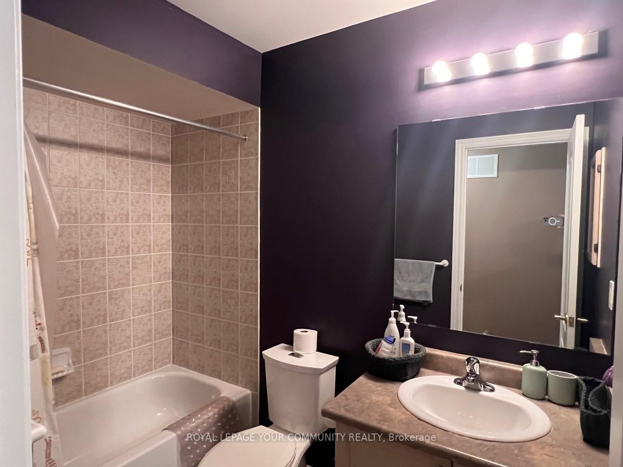 Photo 5 of 140 Mistywood Crescent, Vaughan, Patterson — HOMEH