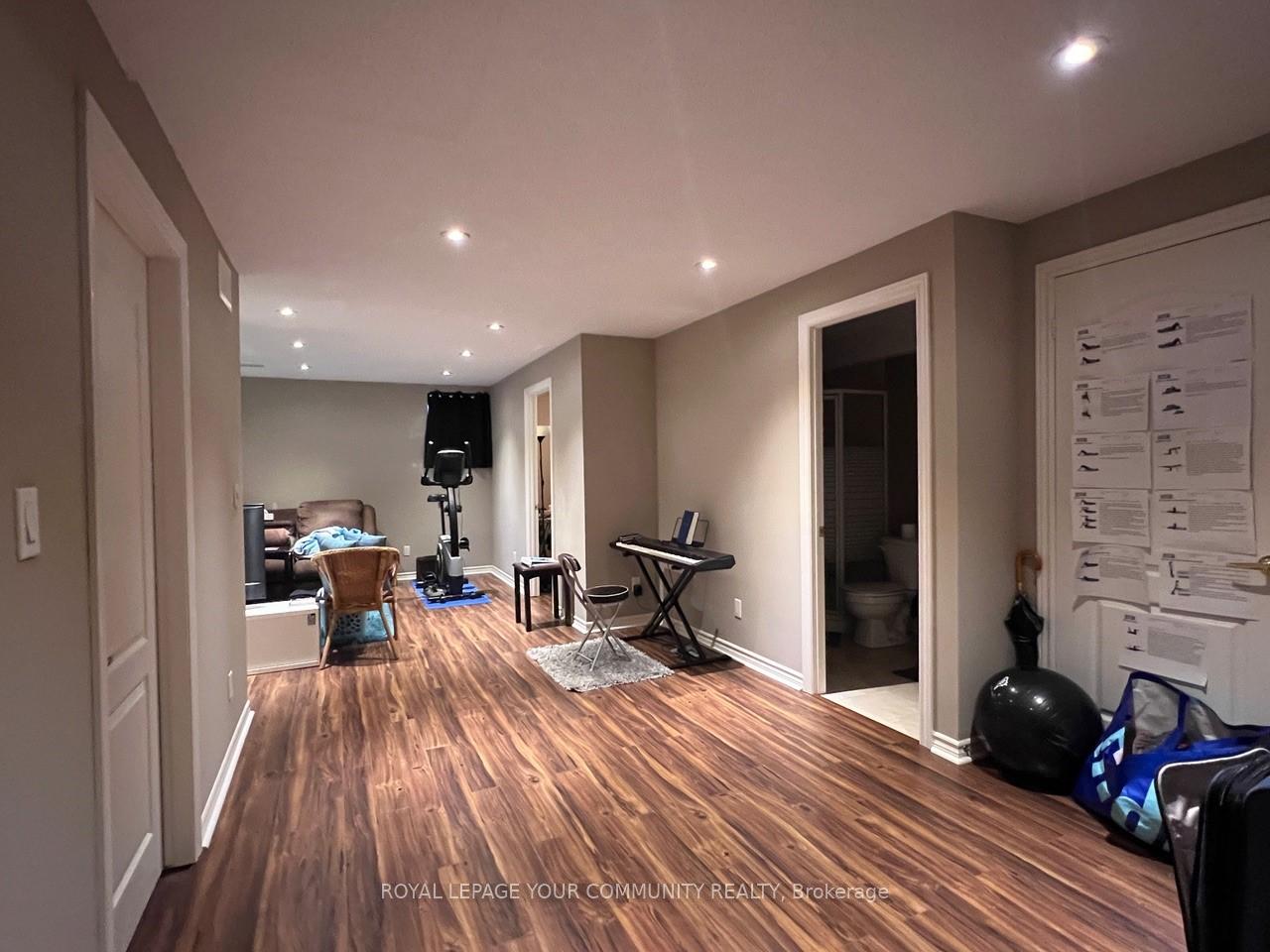 Photo 6 of 140 Mistywood Crescent, Vaughan, Patterson — HOMEH