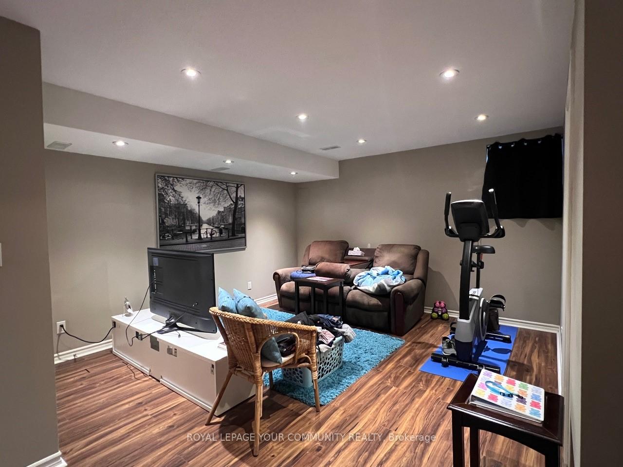 Photo 7 of 140 Mistywood Crescent, Vaughan, Patterson — HOMEH