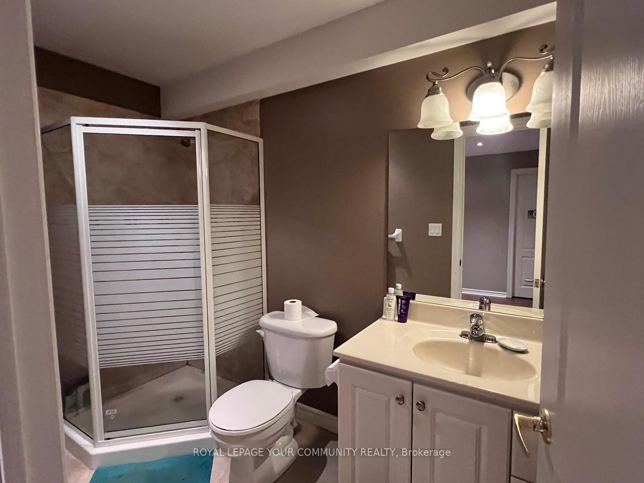 Photo 9 of 140 Mistywood Crescent, Vaughan, Patterson — HOMEH