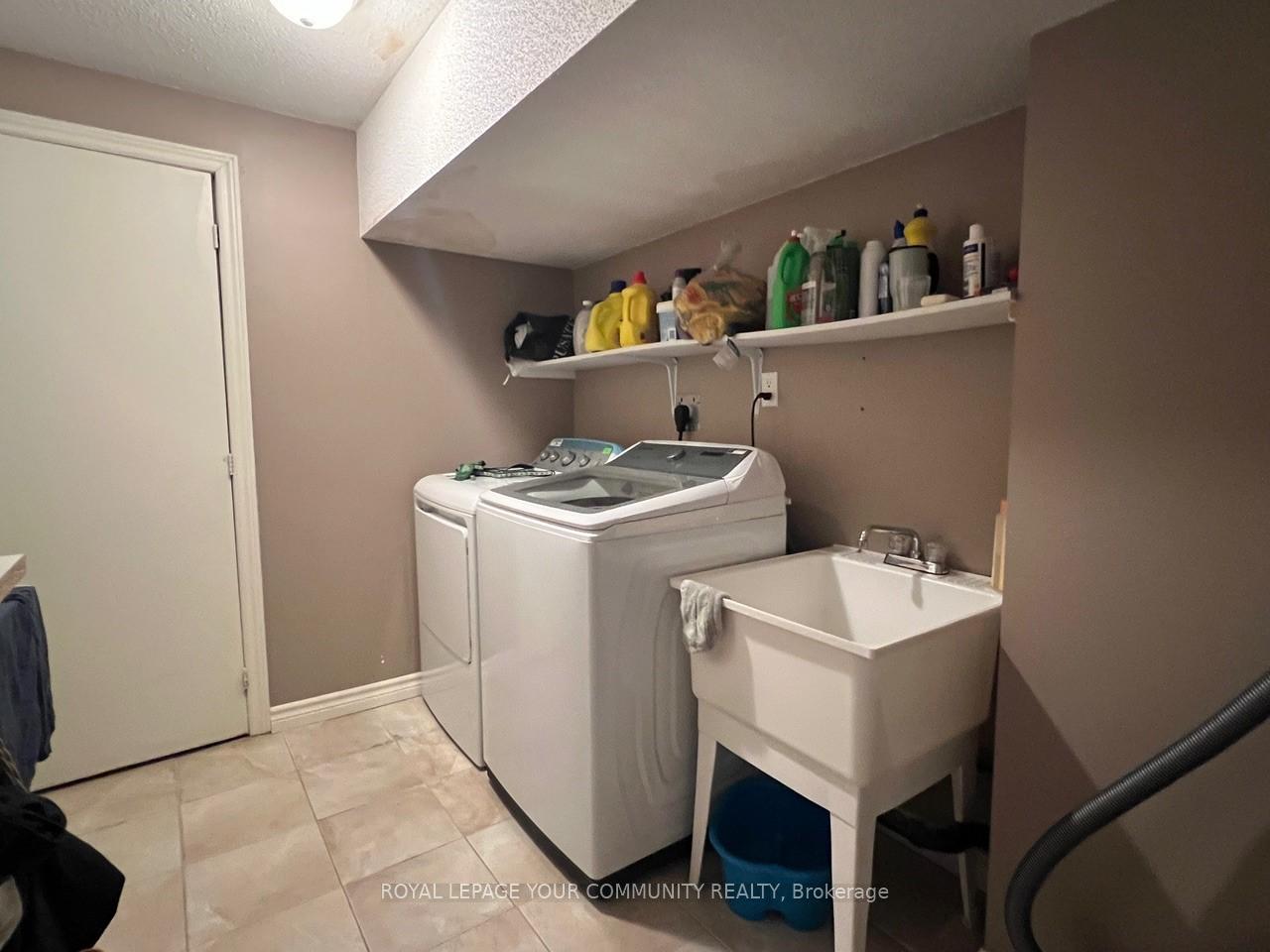 Photo 10 of 140 Mistywood Crescent, Vaughan, Patterson — HOMEH