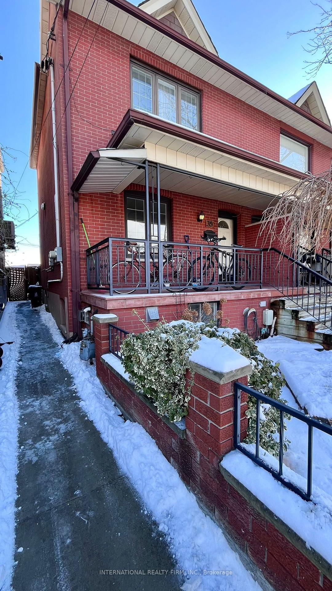 Photo 1 of 39 Italia, Toronto, Corso Italia-Davenport — HOMEH