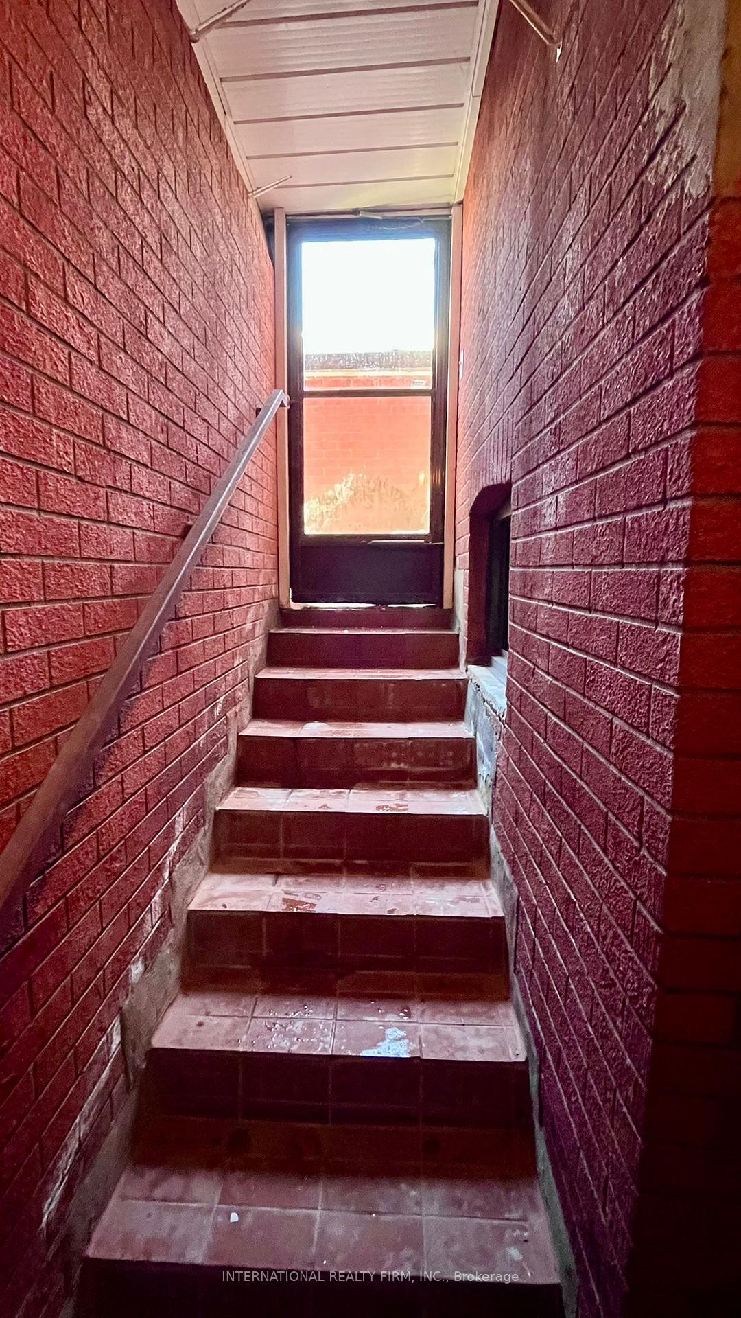 Photo 4 of 39 Italia, Toronto, Corso Italia-Davenport — HOMEH