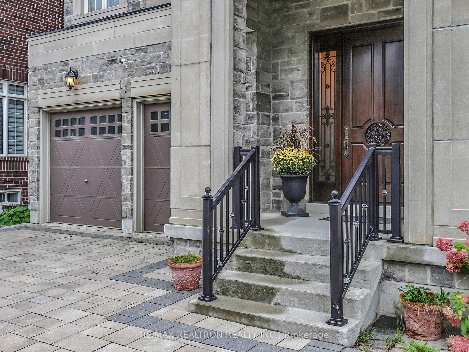 Photo 3 of 1 Conger Street, Vaughan, Patterson — HOMEH