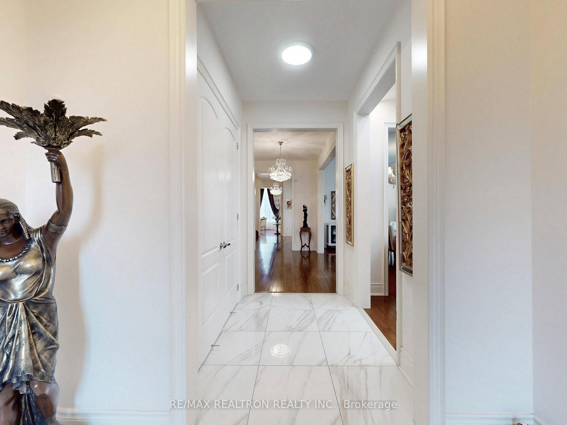 Photo 5 of 1 Conger Street, Vaughan, Patterson — HOMEH