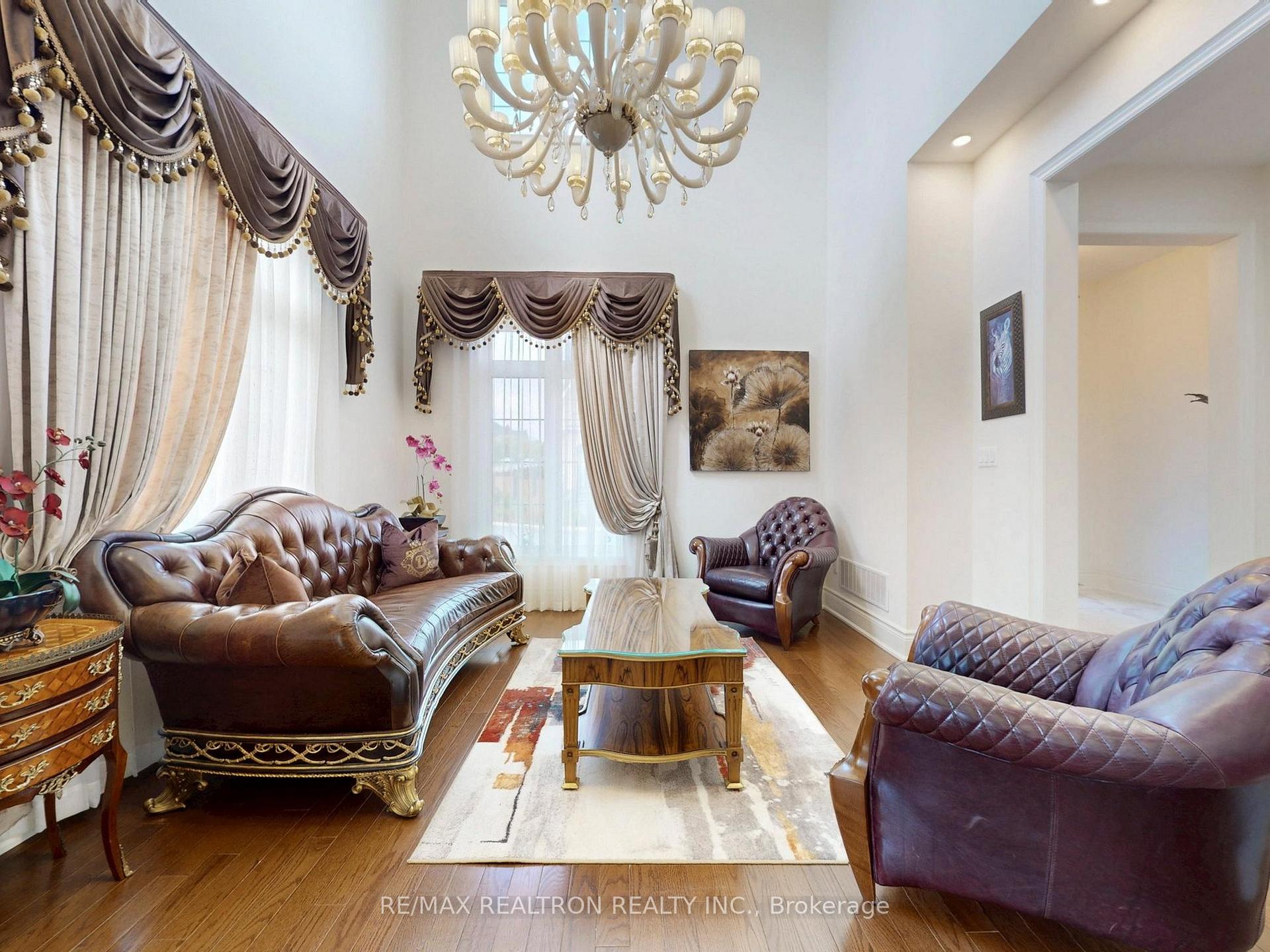 Photo 7 of 1 Conger Street, Vaughan, Patterson — HOMEH