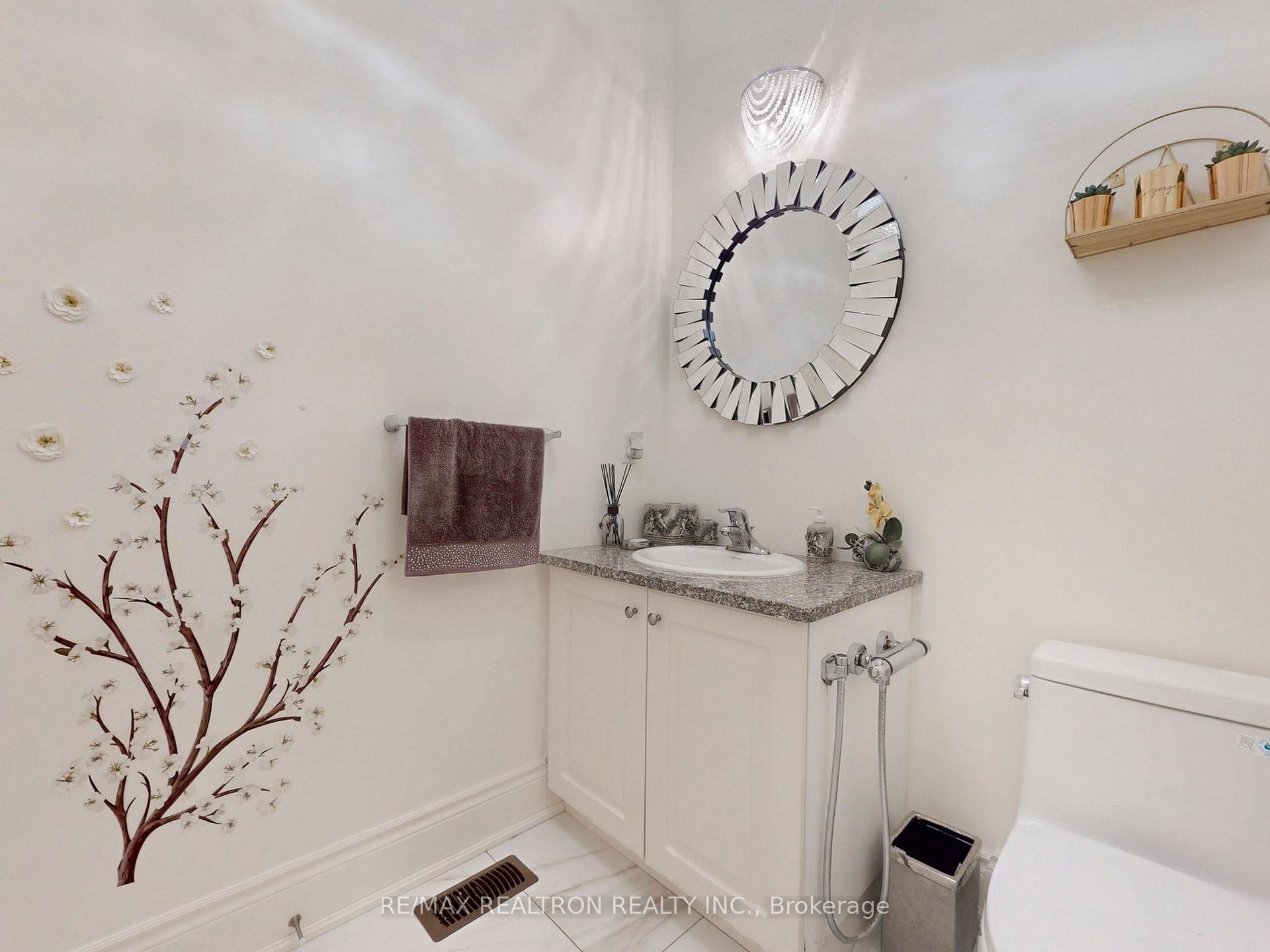 Photo 18 of 1 Conger Street, Vaughan, Patterson — HOMEH