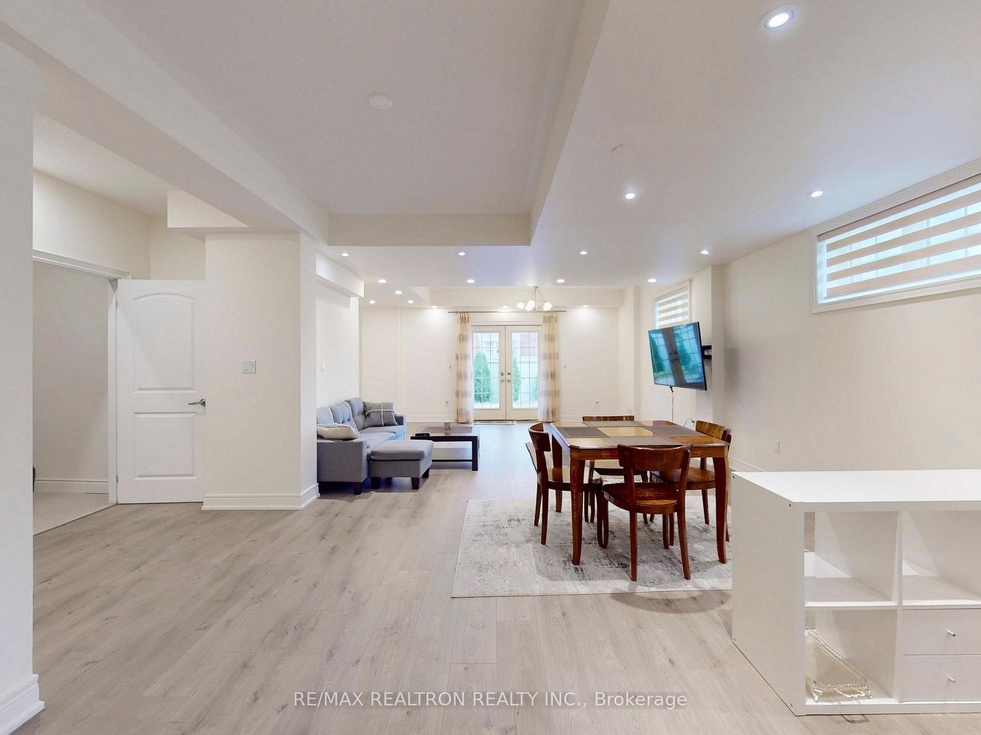 Photo 41 of 1 Conger Street, Vaughan, Patterson — HOMEH