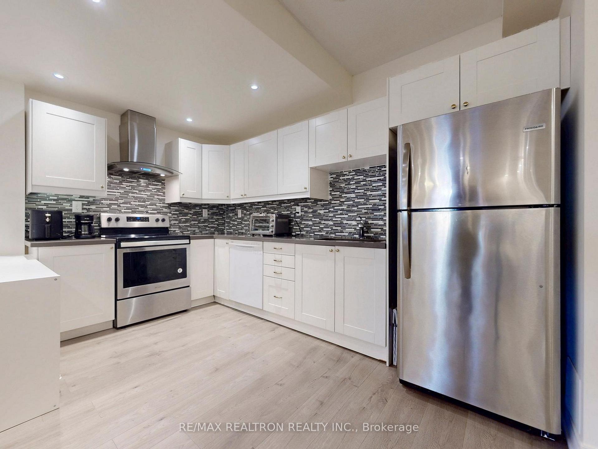 Photo 42 of 1 Conger Street, Vaughan, Patterson — HOMEH