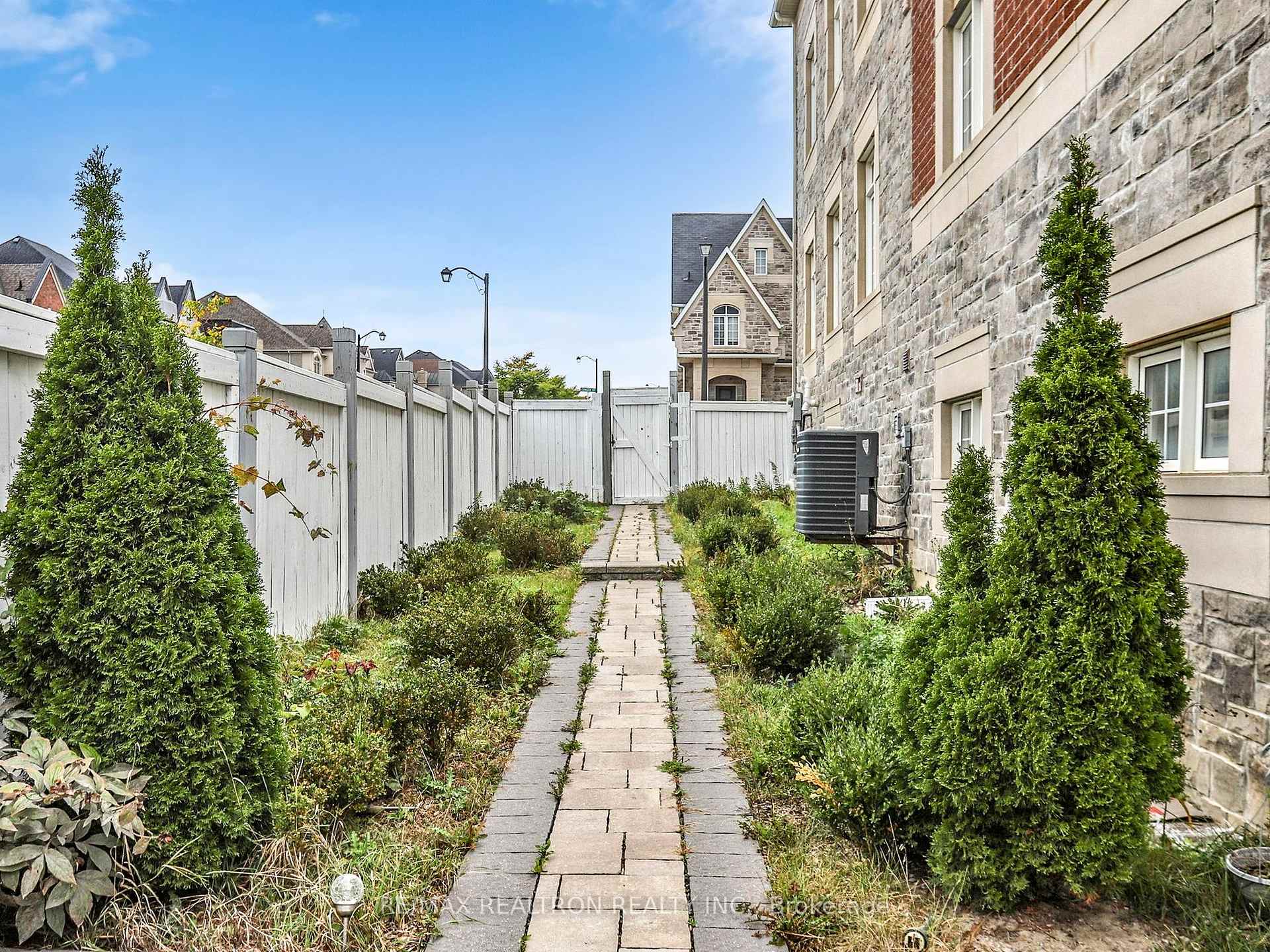 Photo 49 of 1 Conger Street, Vaughan, Patterson — HOMEH