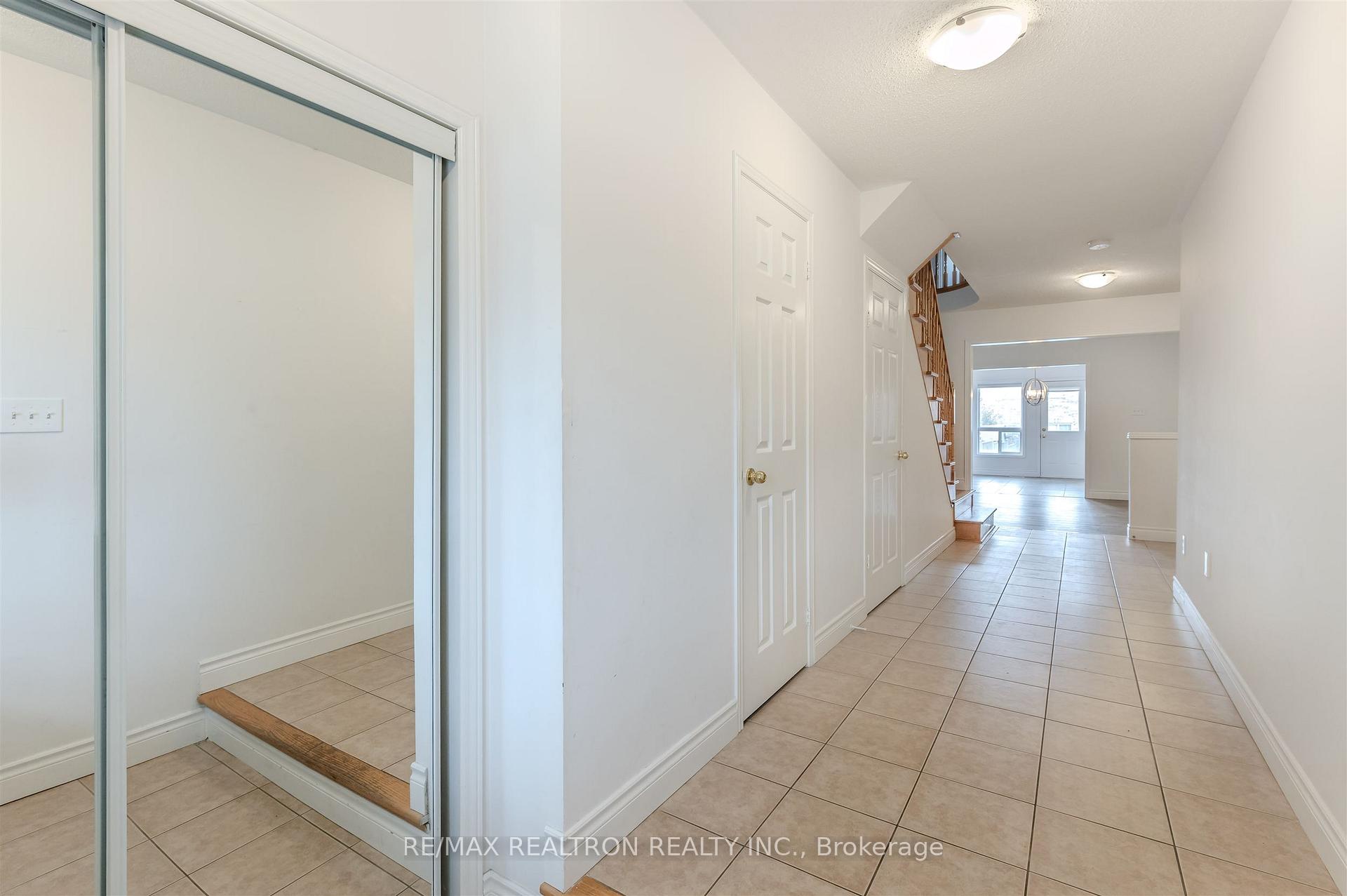 Photo 3 of 76 Argento Crescent, Vaughan, Vellore Village — HOMEH