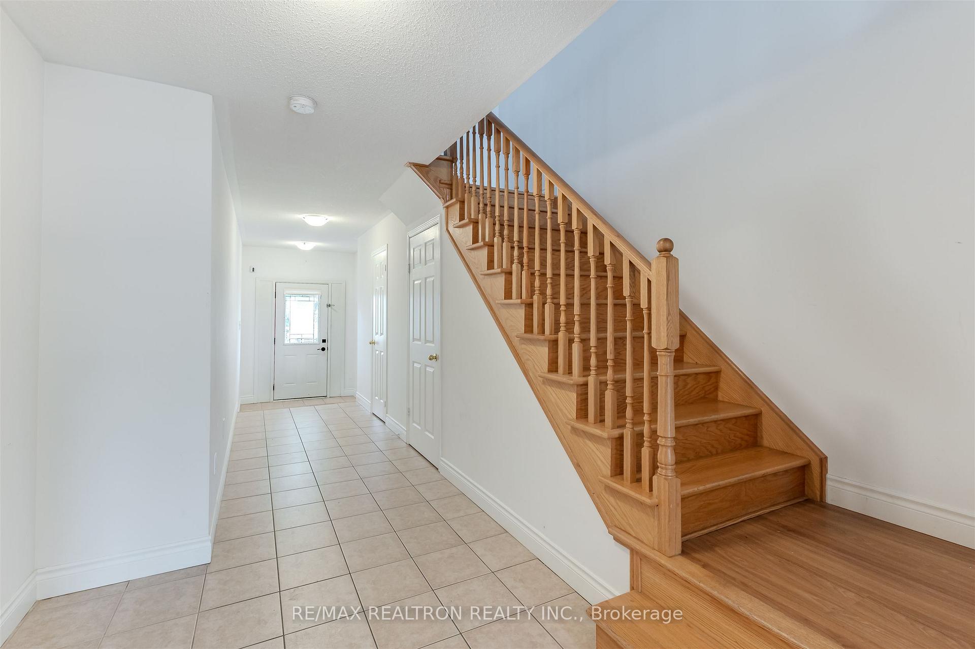 Photo 5 of 76 Argento Crescent, Vaughan, Vellore Village — HOMEH