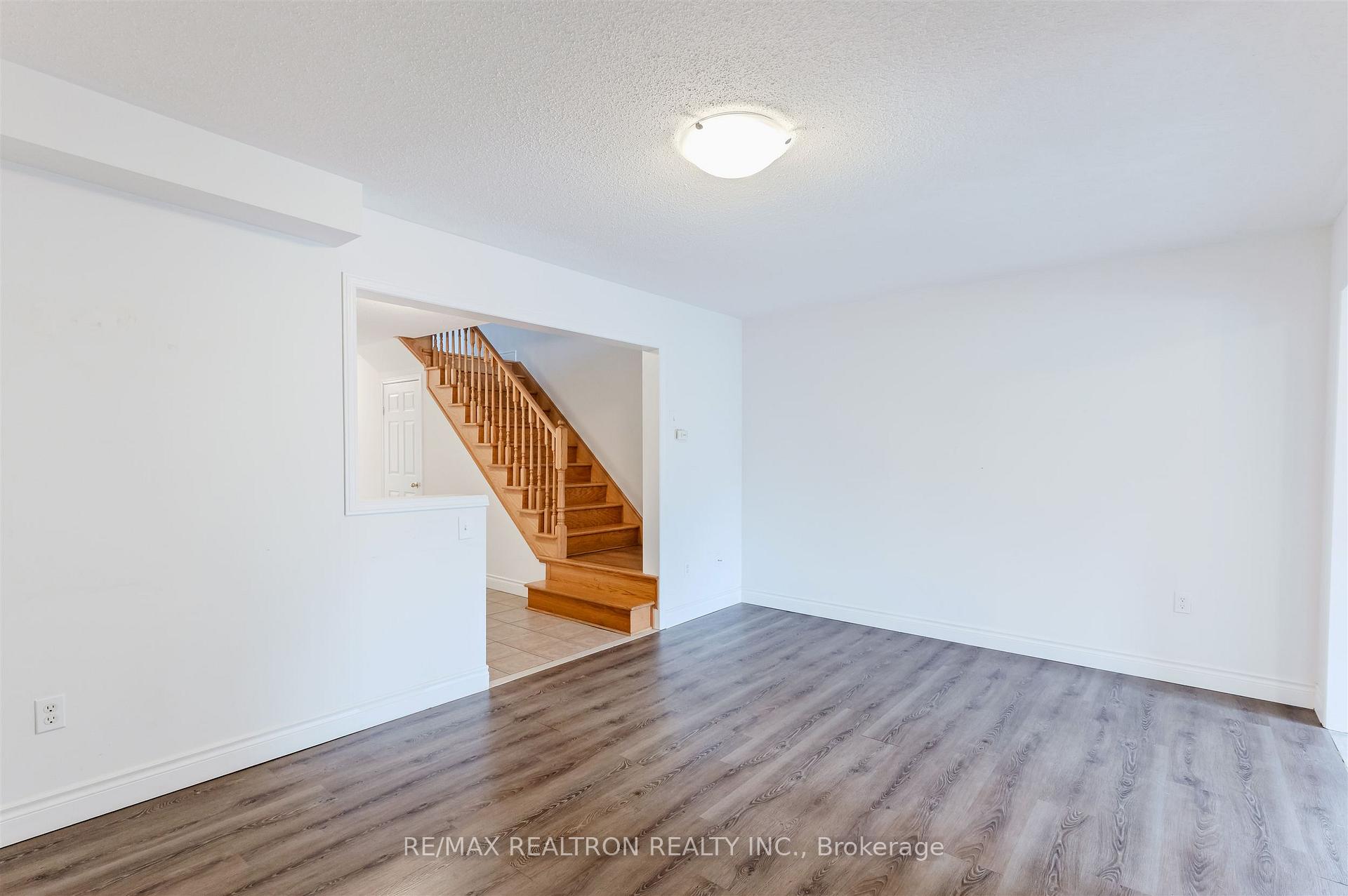 Photo 8 of 76 Argento Crescent, Vaughan, Vellore Village — HOMEH