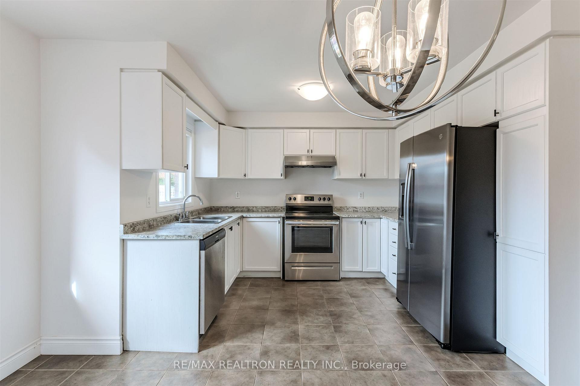 Photo 12 of 76 Argento Crescent, Vaughan, Vellore Village — HOMEH